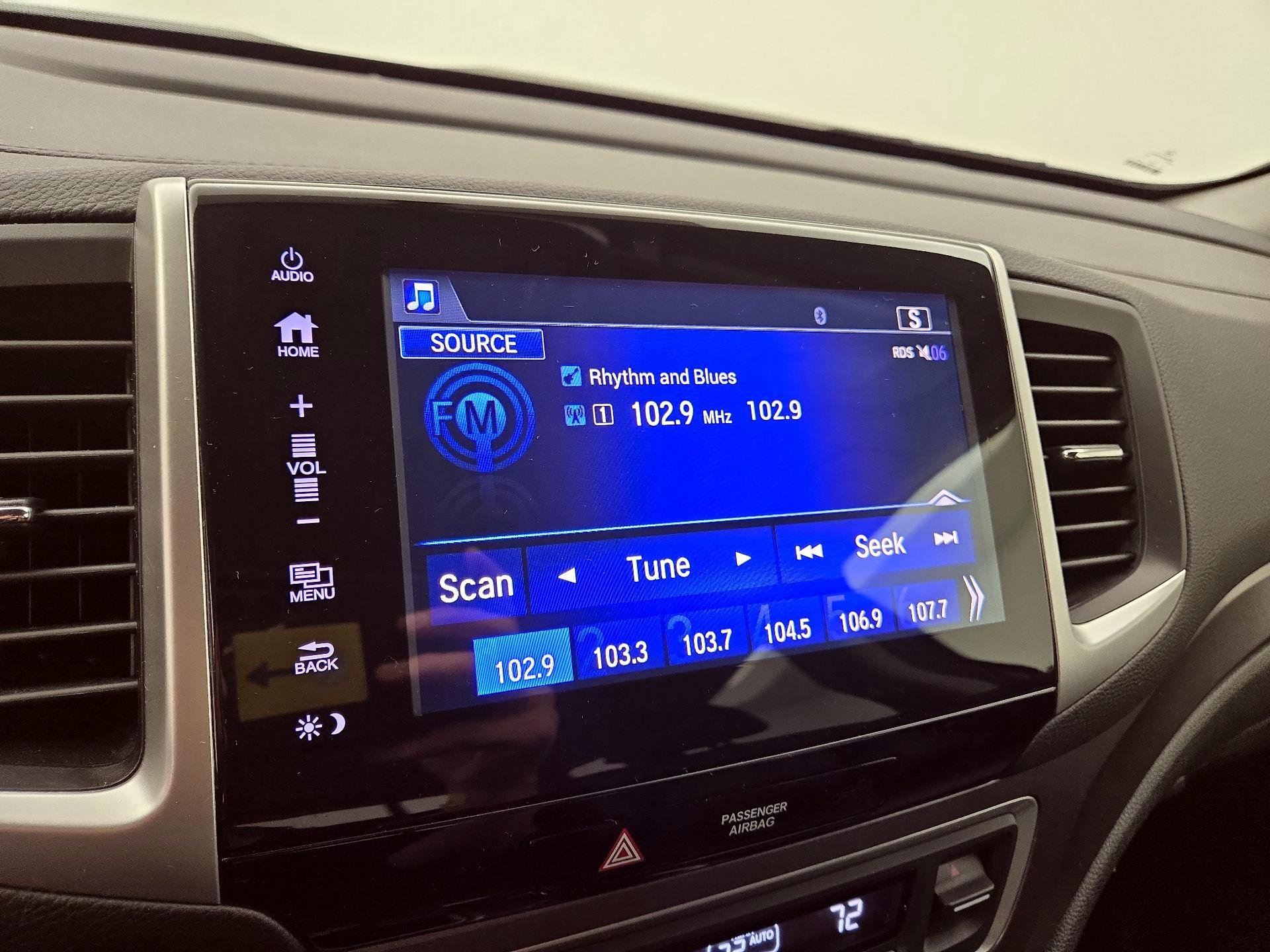 Thumbnail: 2017 Honda Pilot - 15