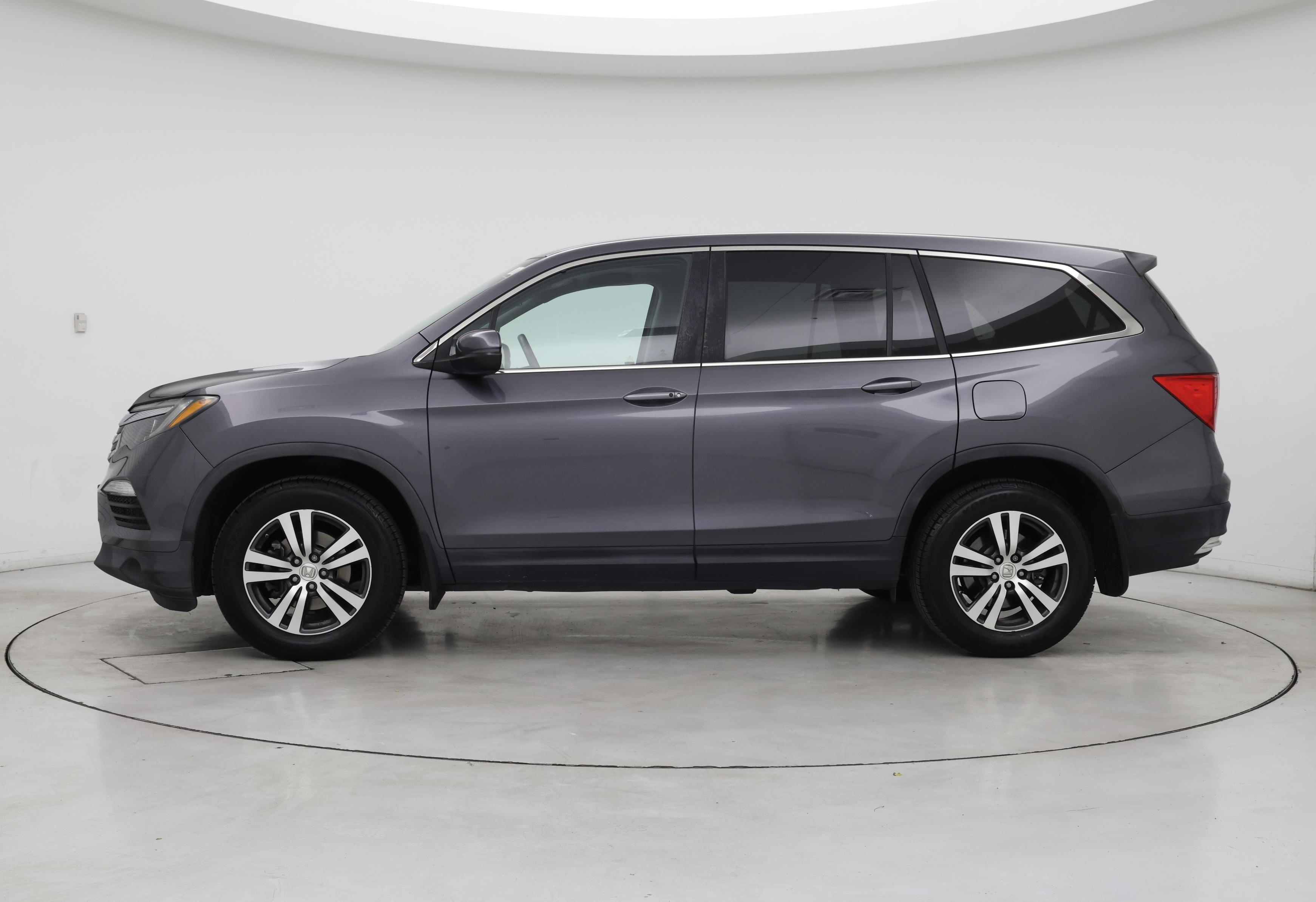 Thumbnail: 2017 Honda Pilot - 3