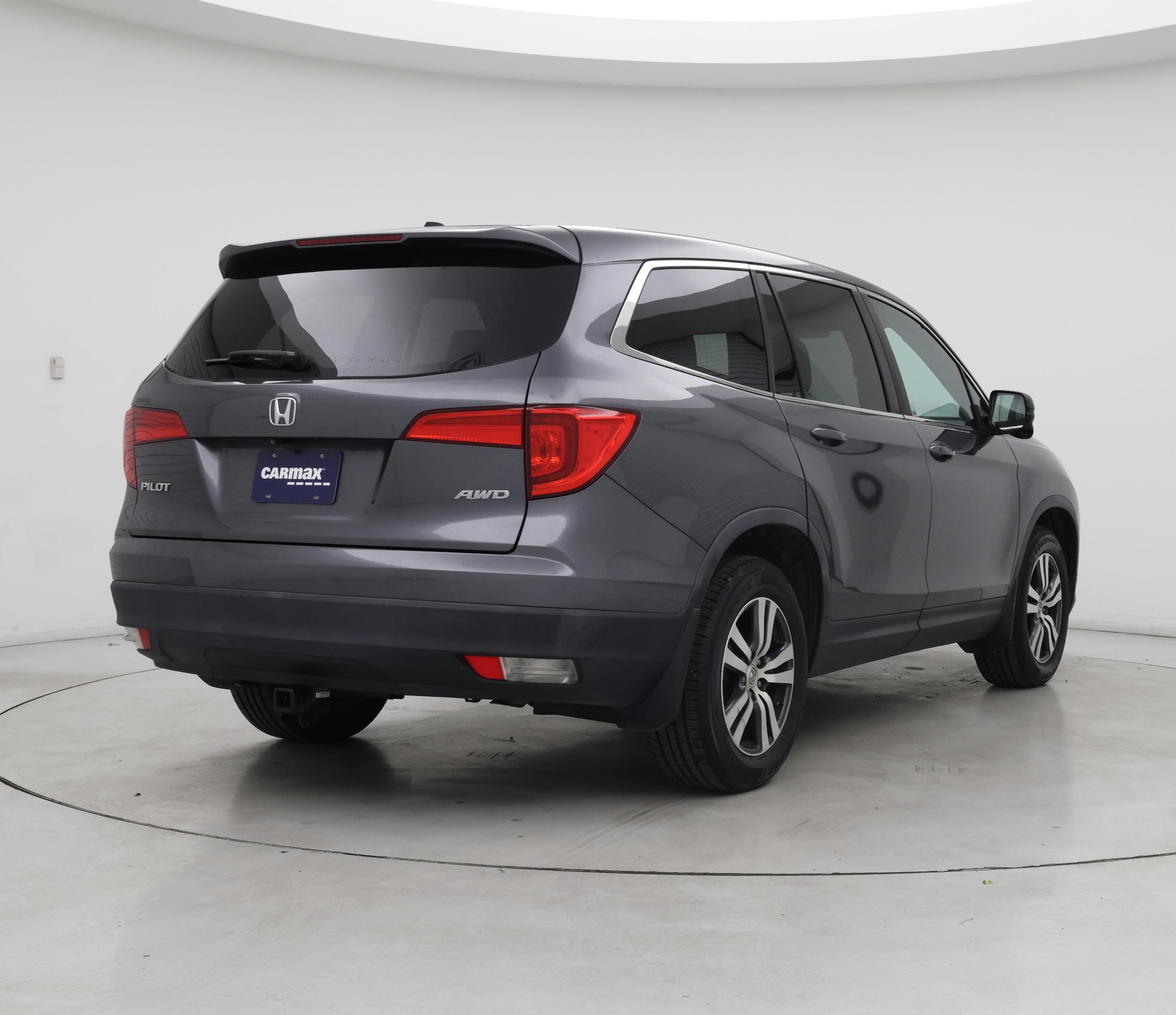Thumbnail: 2017 Honda Pilot - 8