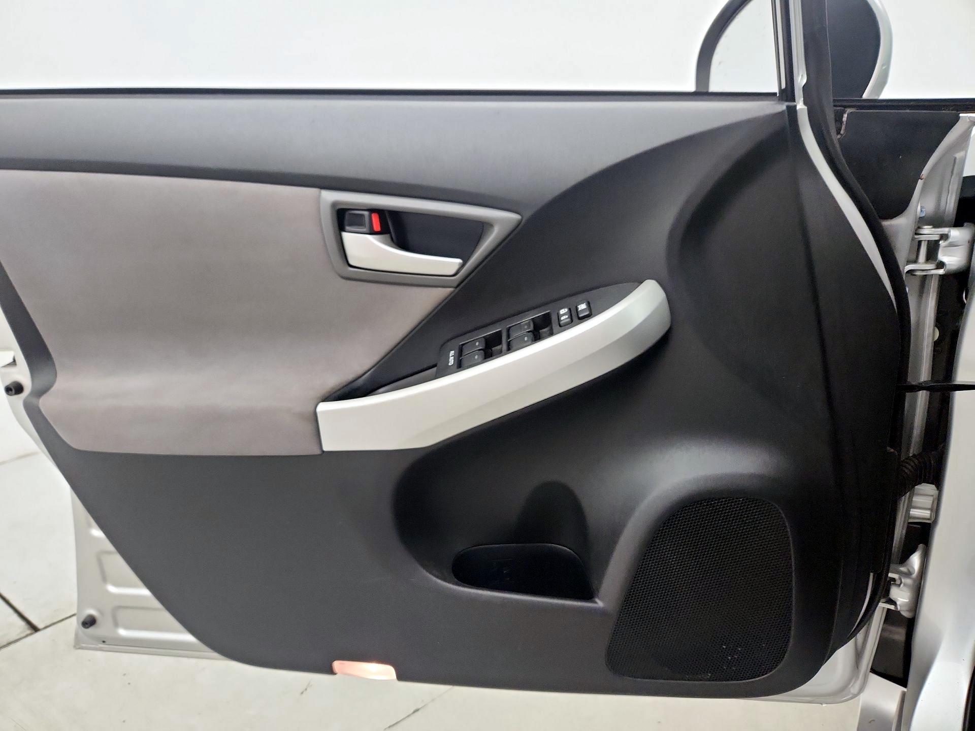 Thumbnail: 2015 Toyota Prius - 12