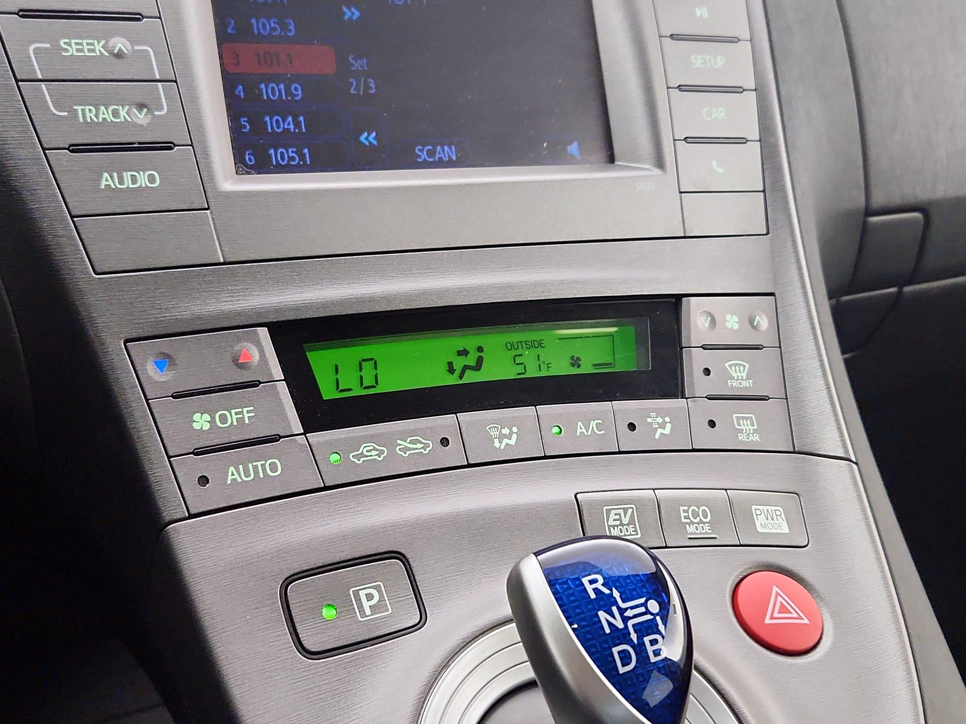 Thumbnail: 2015 Toyota Prius - 16