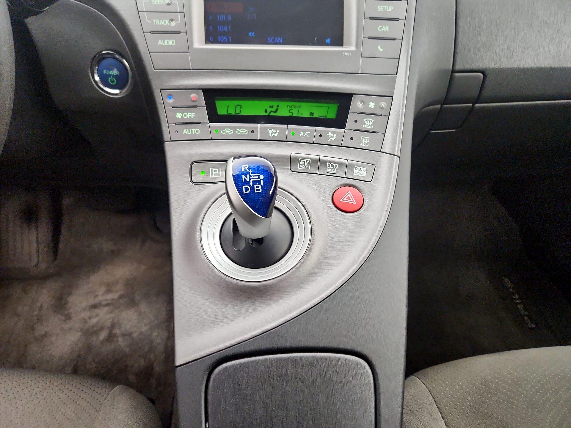 Thumbnail: 2015 Toyota Prius - 17