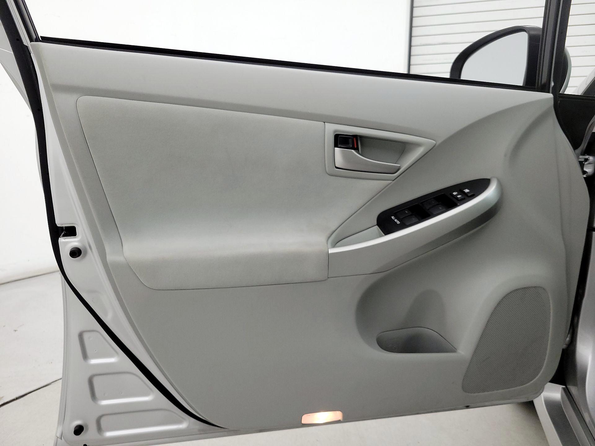 Thumbnail: 2015 Toyota Prius - 12