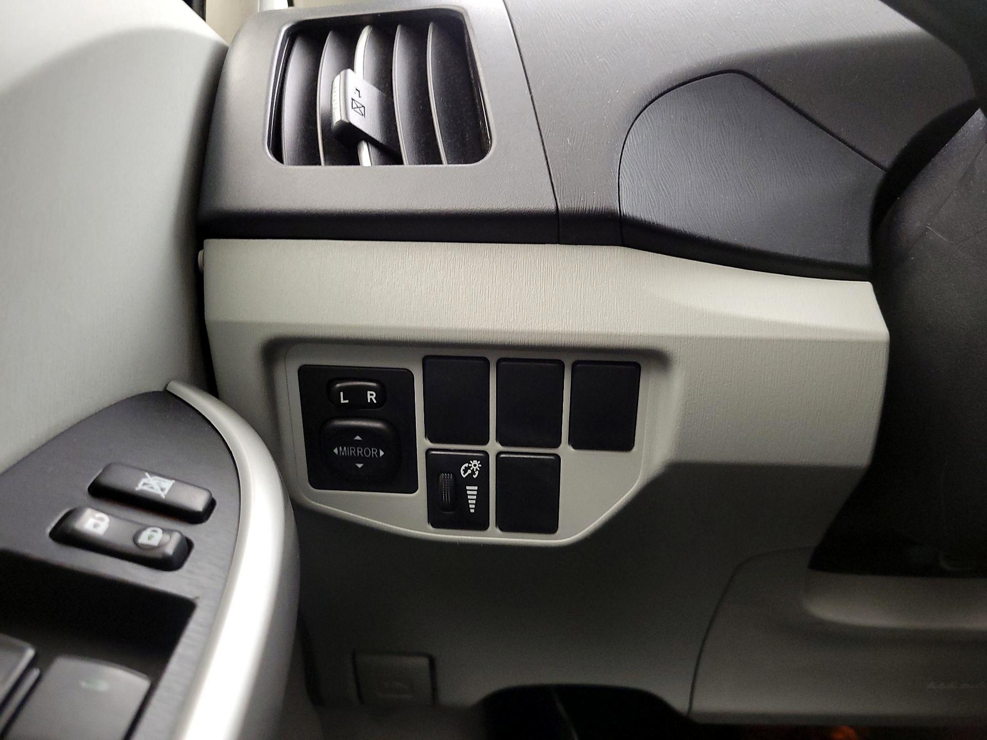 Thumbnail: 2015 Toyota Prius - 13