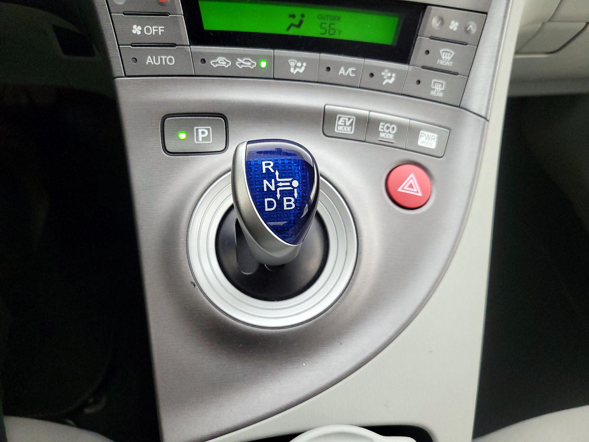 Thumbnail: 2015 Toyota Prius - 17