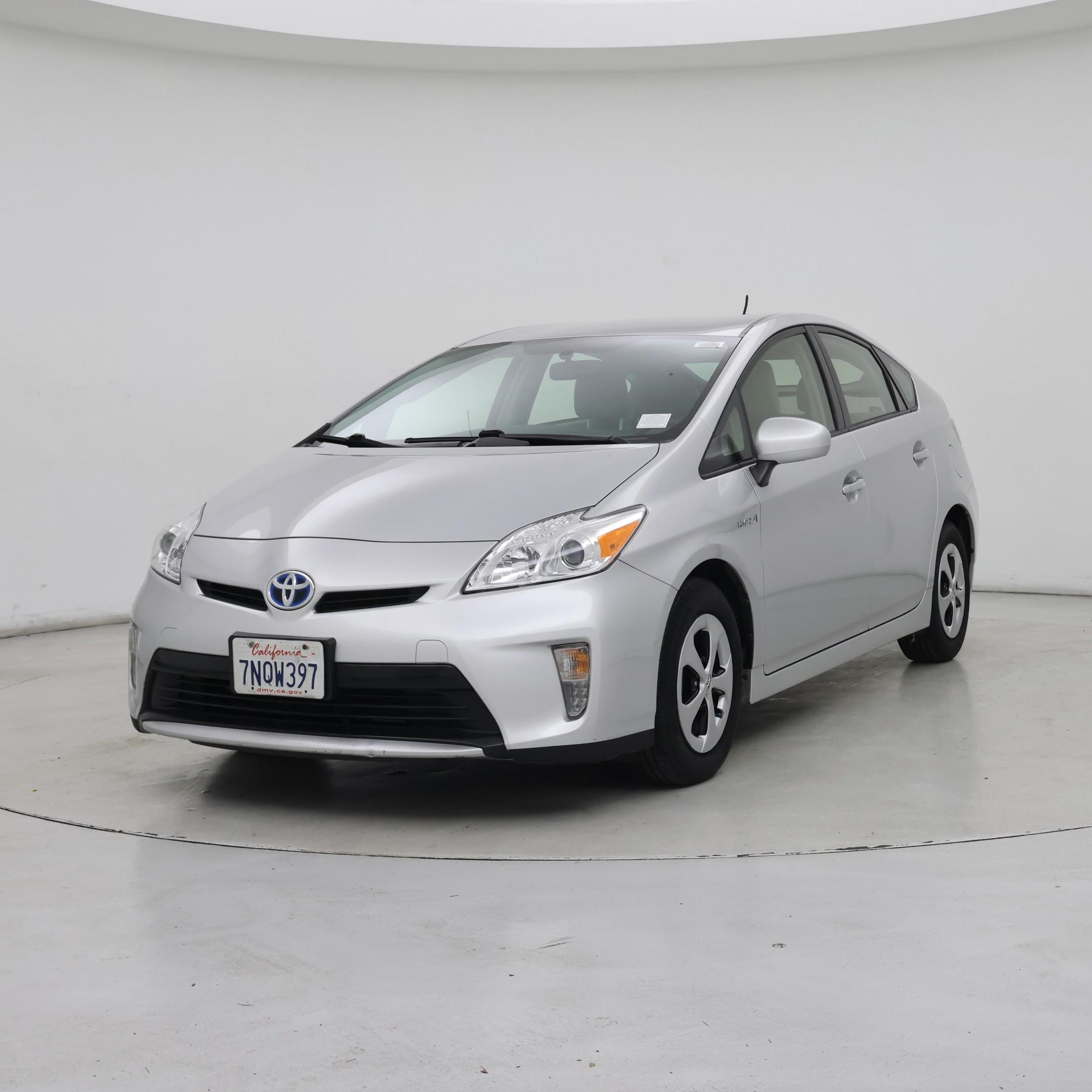 Thumbnail: 2015 Toyota Prius - 4