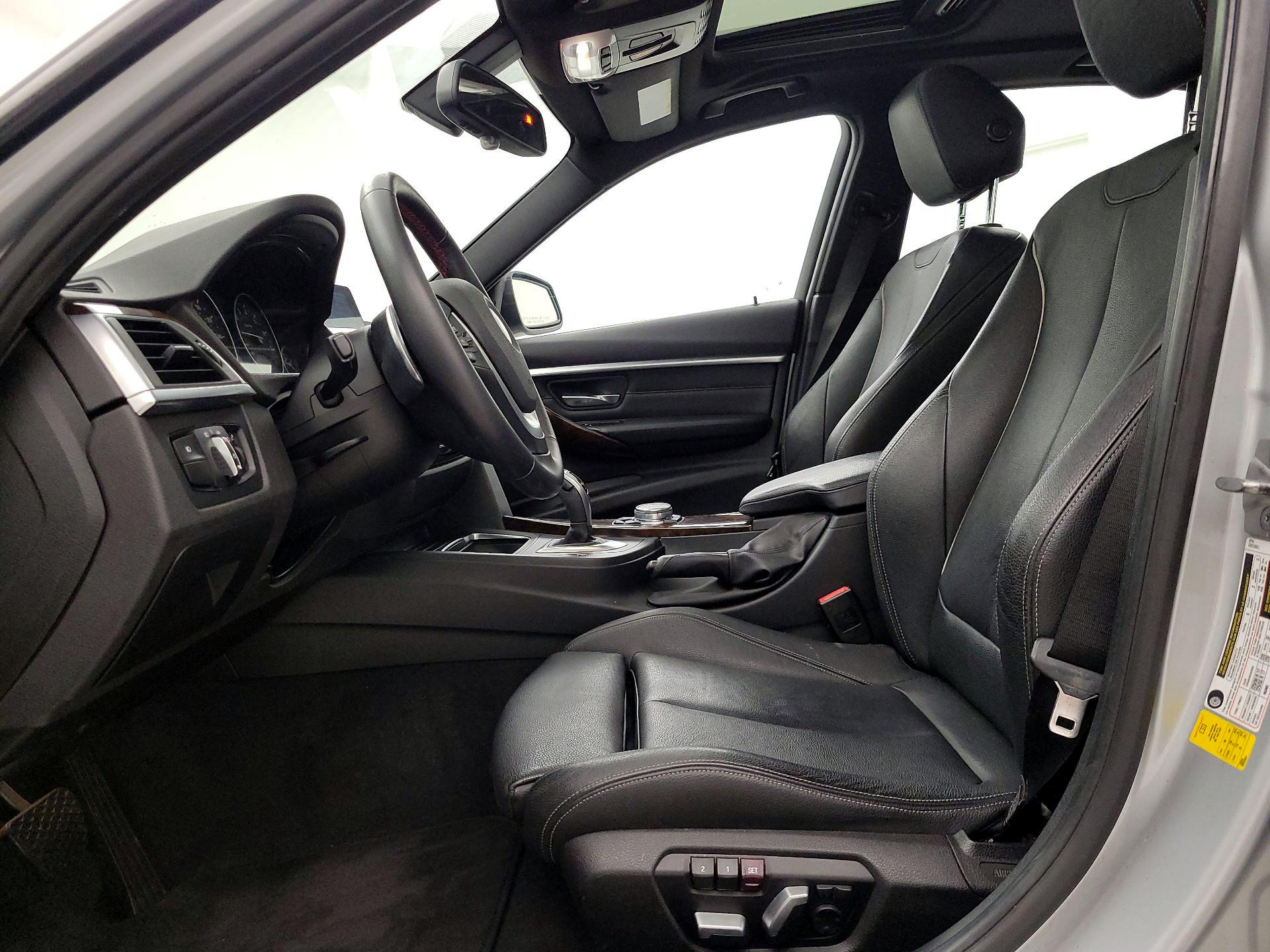 Thumbnail: 2016 BMW 3 Series - 11