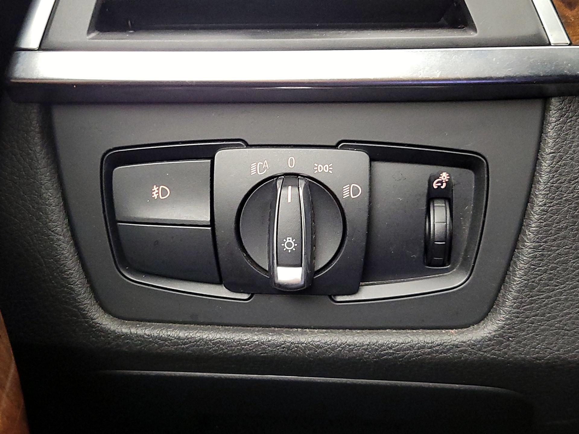 Thumbnail: 2016 BMW 3 Series - 13