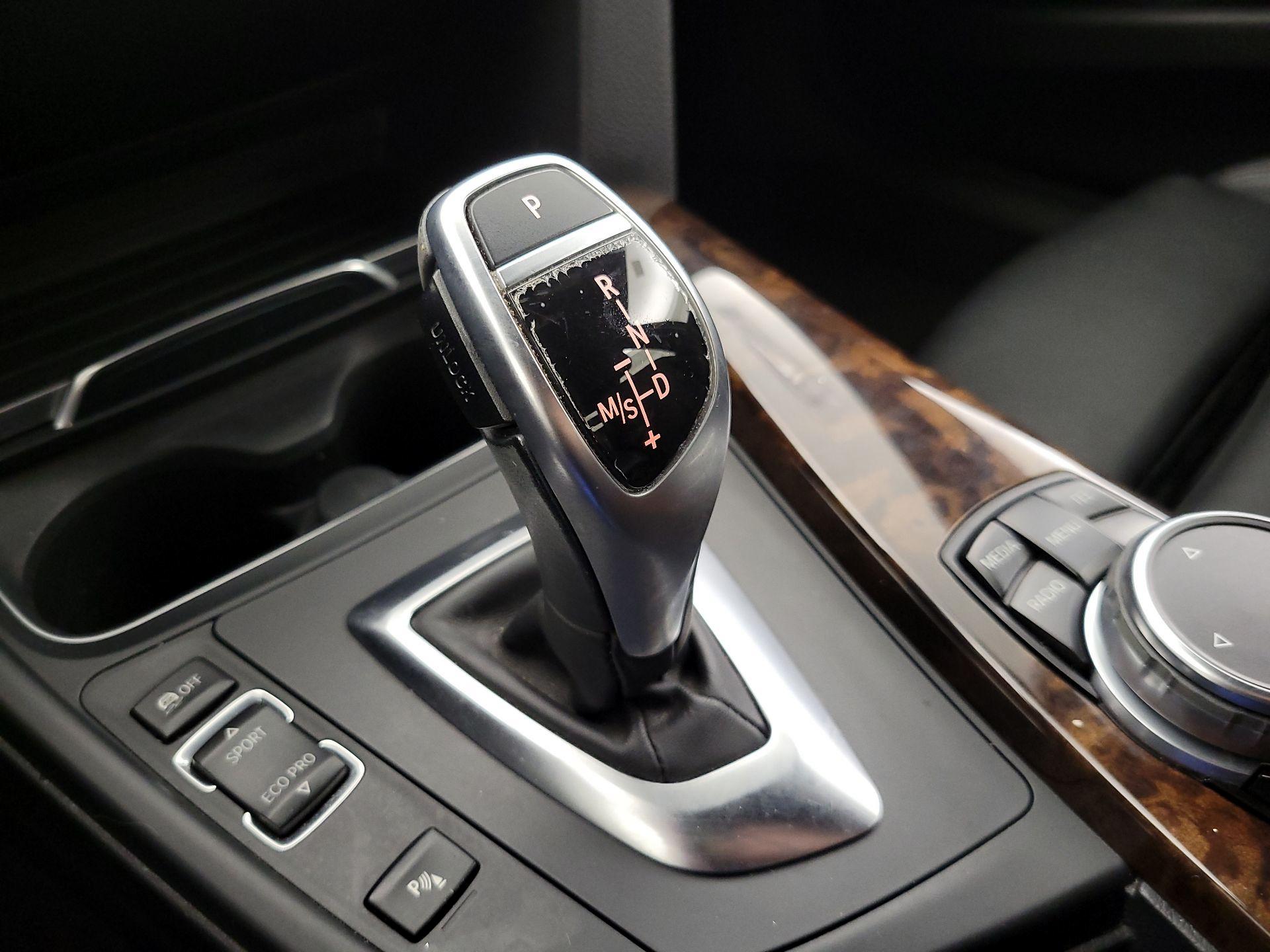 Thumbnail: 2016 BMW 3 Series - 18