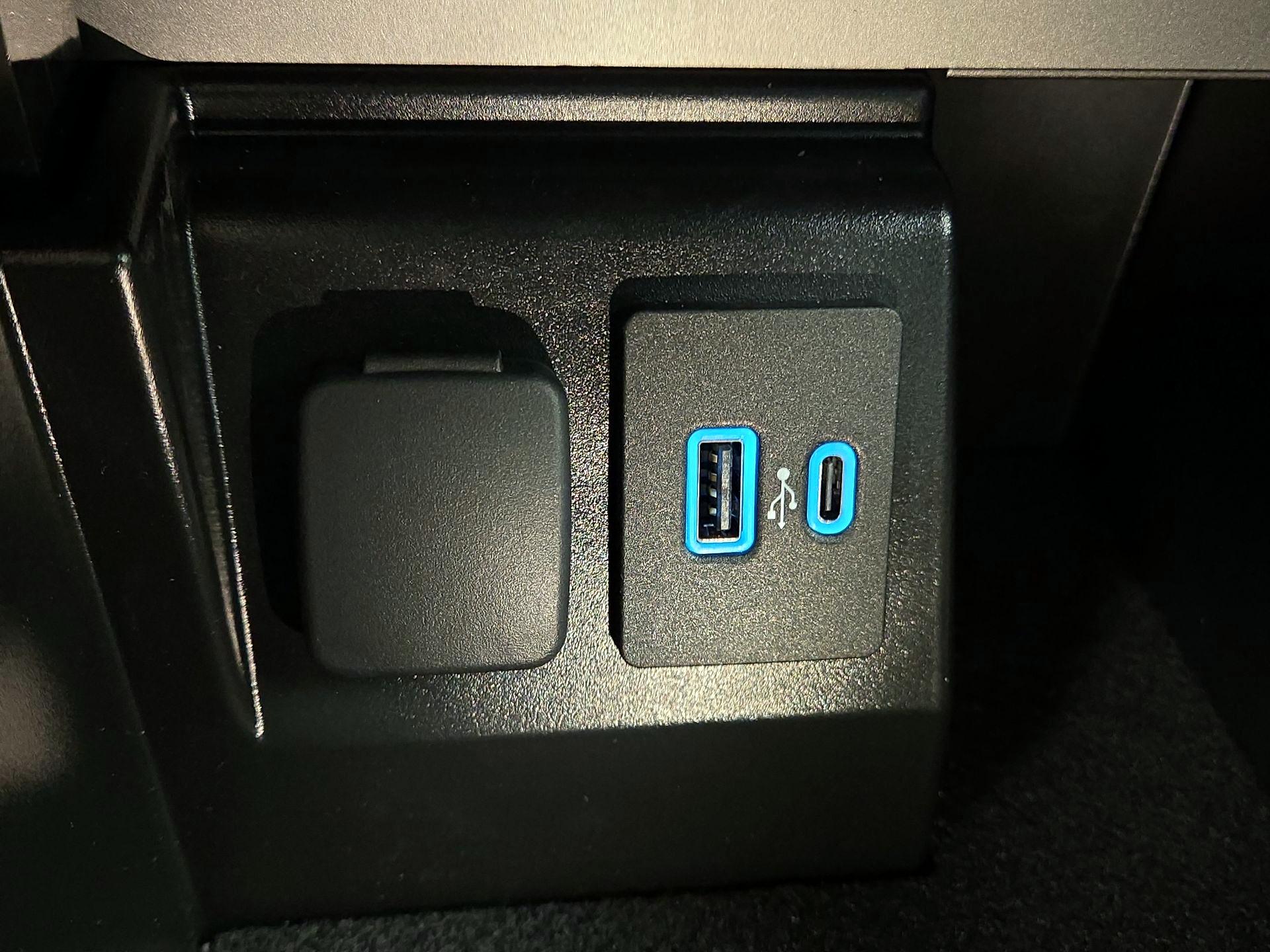 Thumbnail: 2023 Ford Explorer - 19