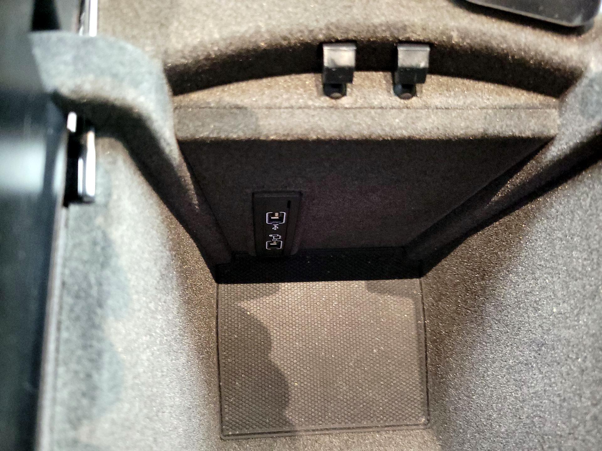 Thumbnail: 2016 Mercedes-Benz GLE - 19