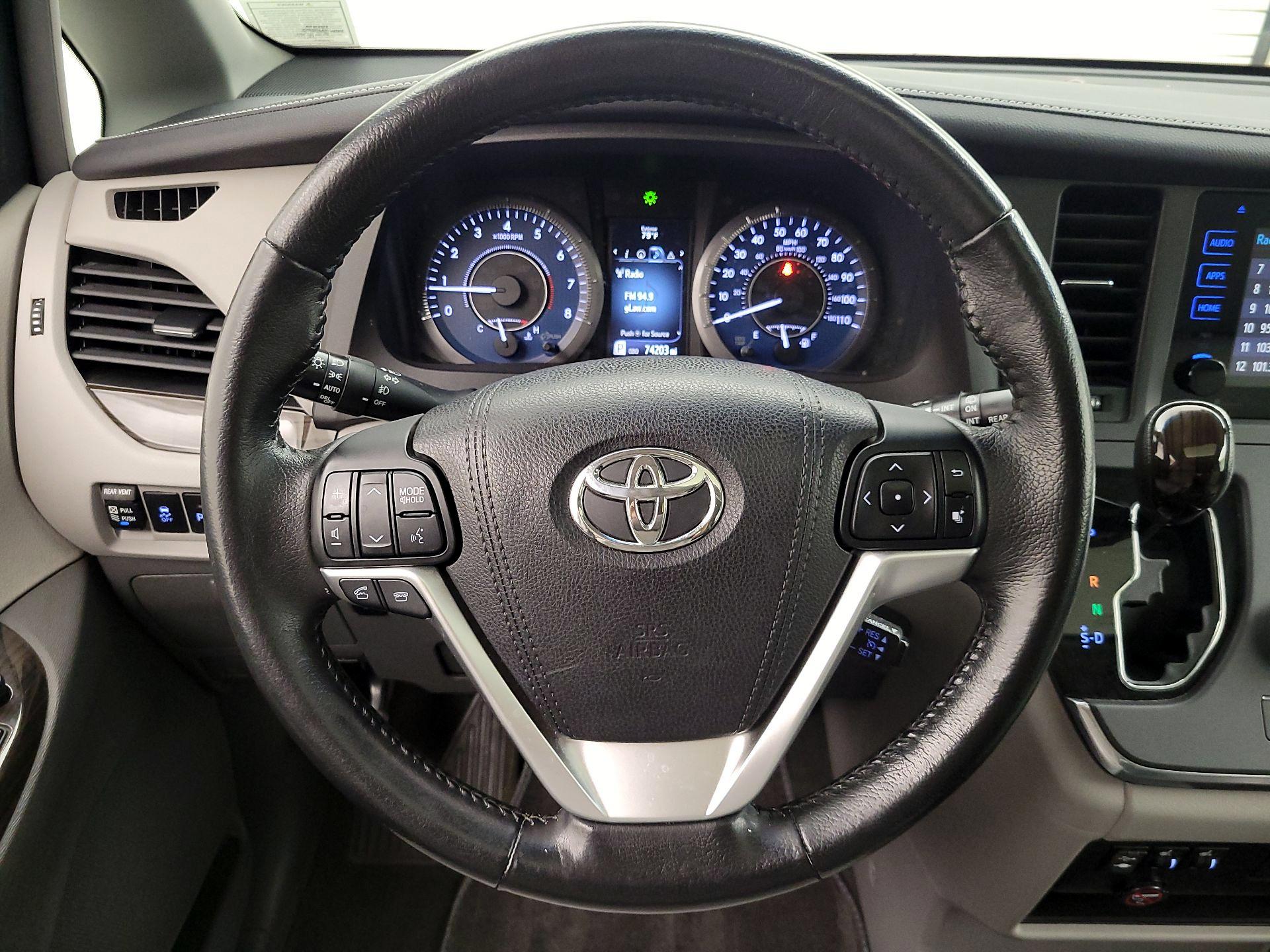 Thumbnail: 2015 Toyota Sienna - 10