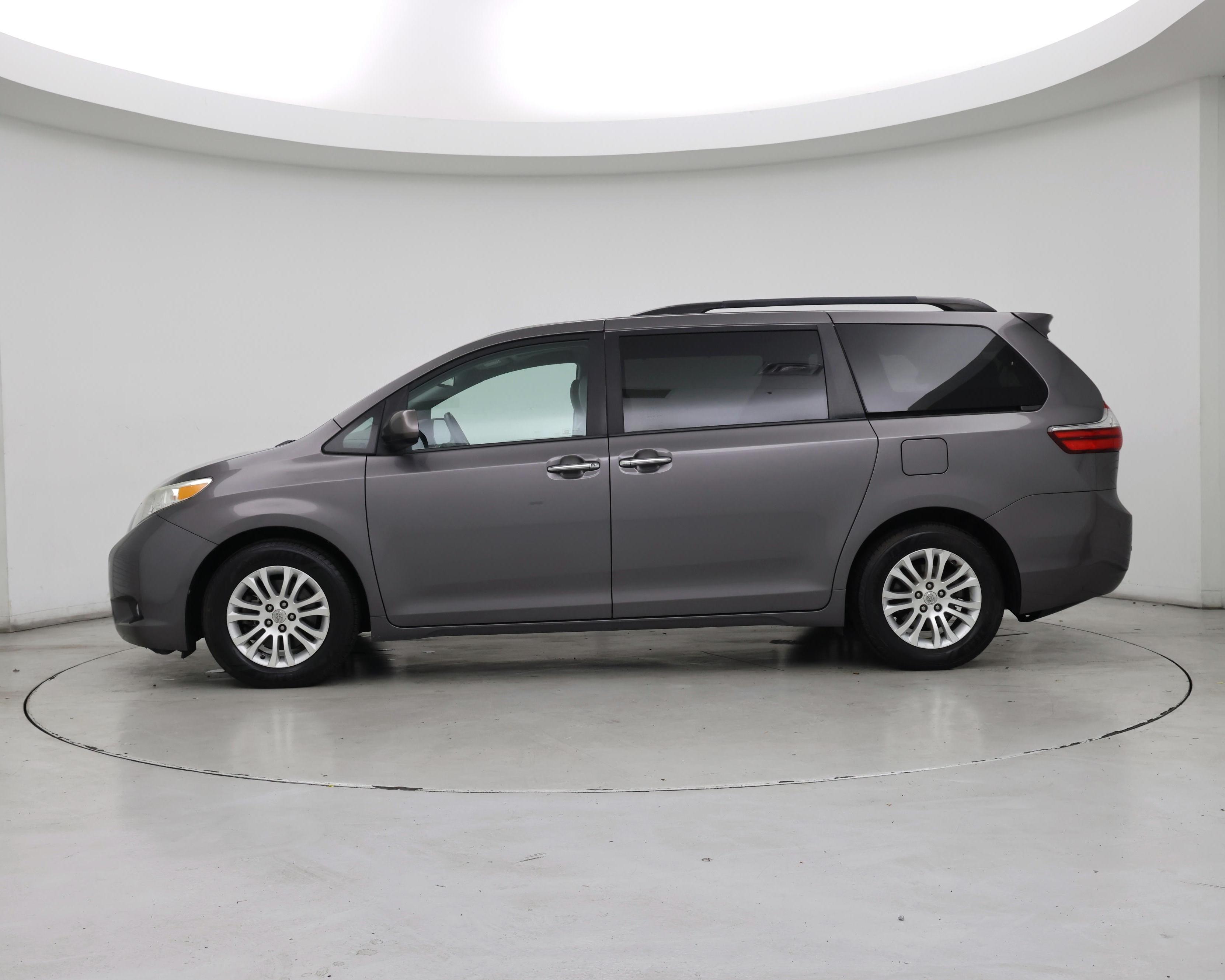 Thumbnail: 2015 Toyota Sienna - 3