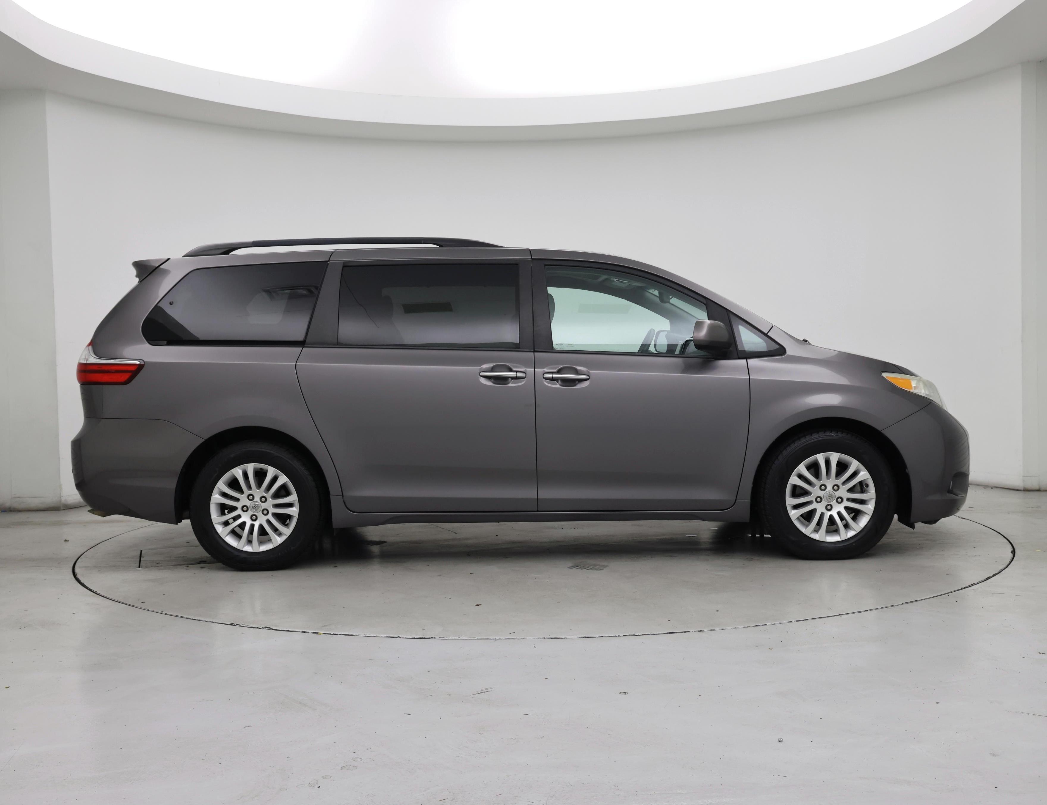 Thumbnail: 2015 Toyota Sienna - 7