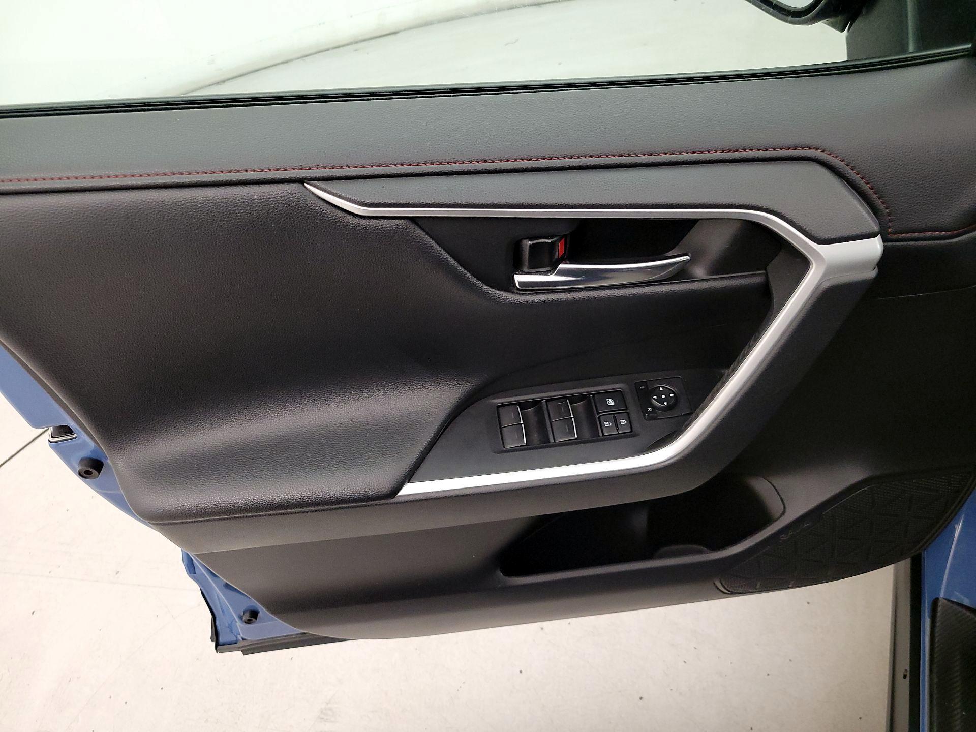 Thumbnail: 2022 Toyota RAV4 - 12