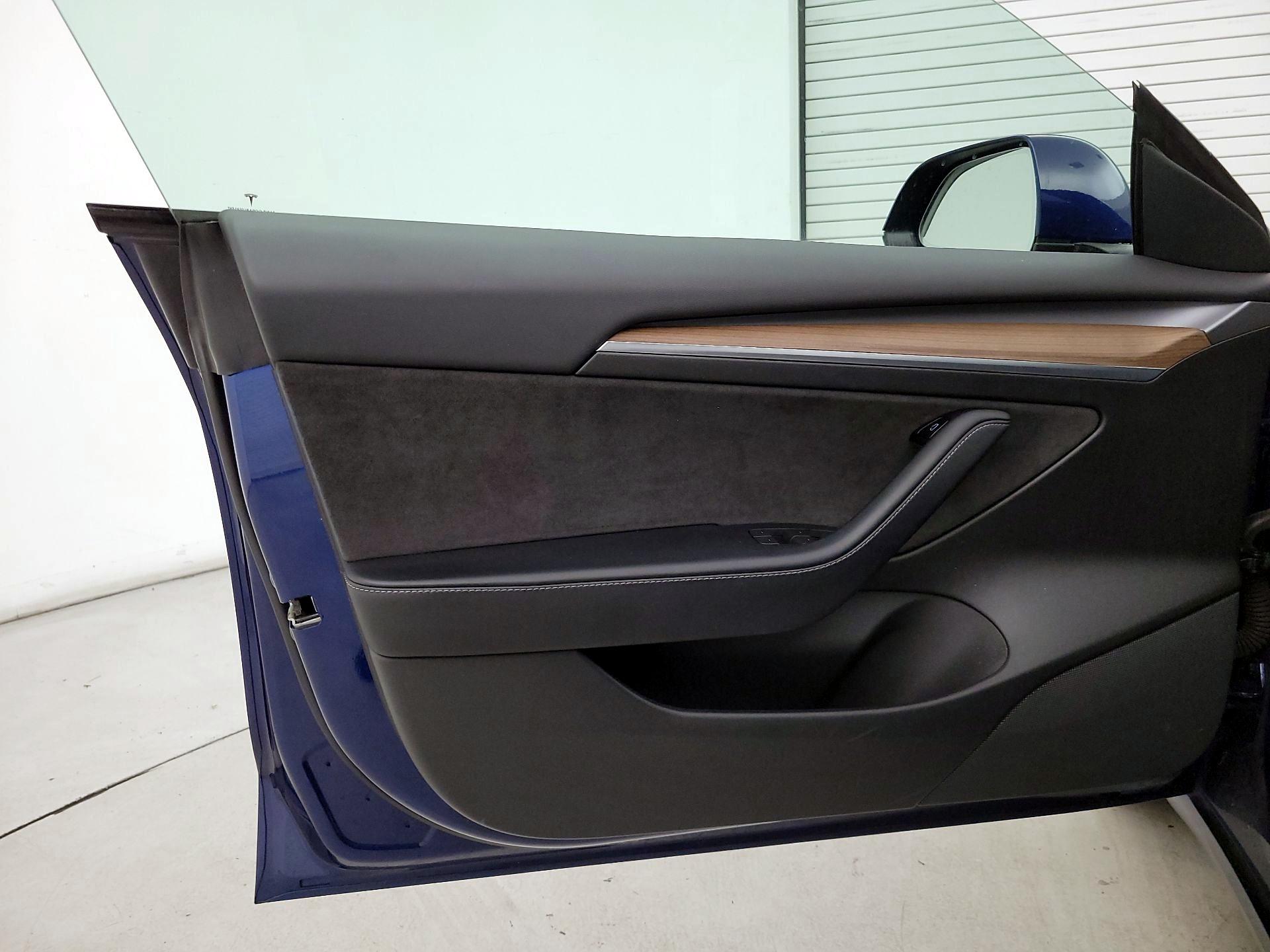 Thumbnail: 2022 Tesla Model 3 - 12