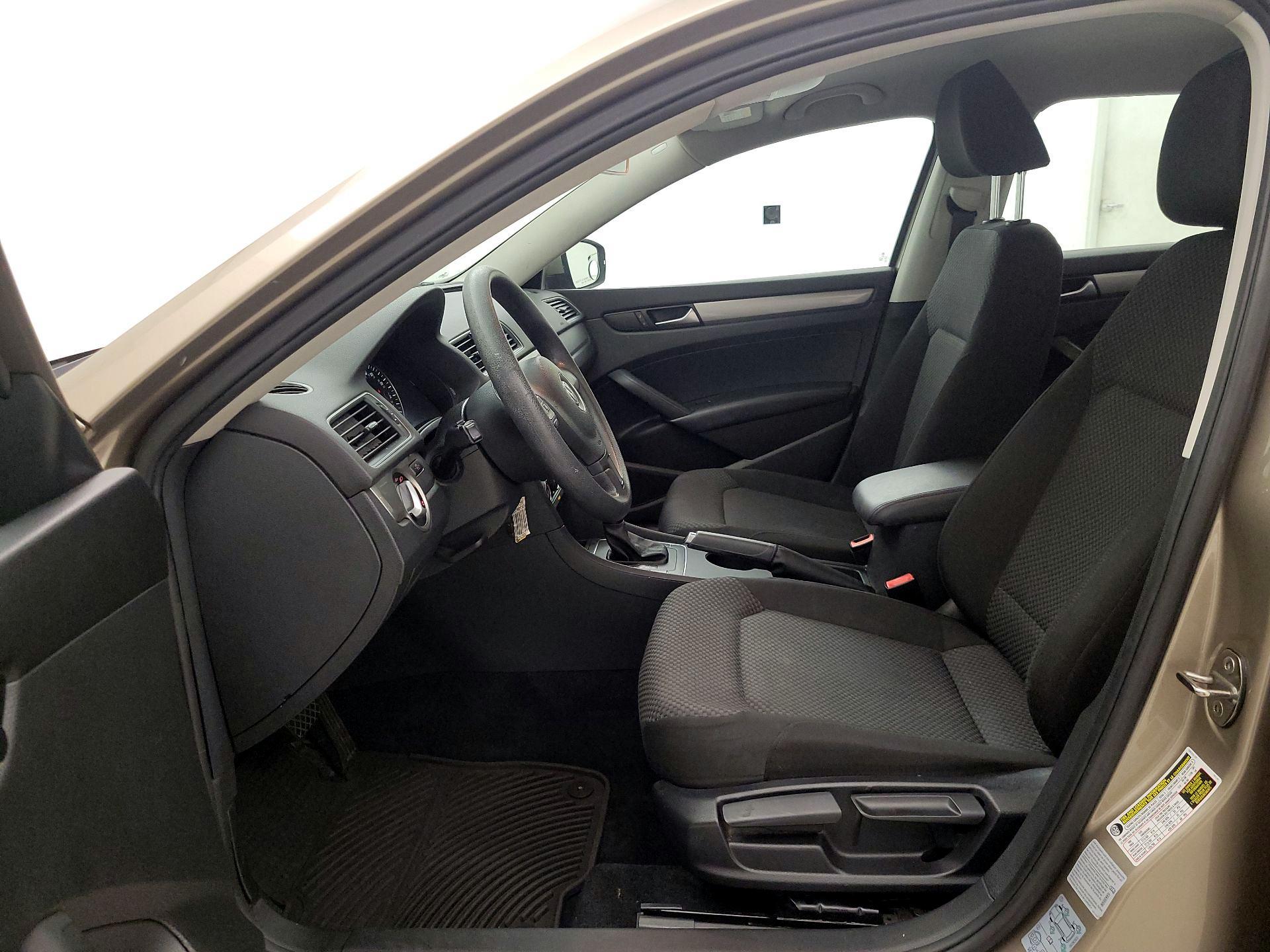 Thumbnail: 2015 Volkswagen Passat - 11