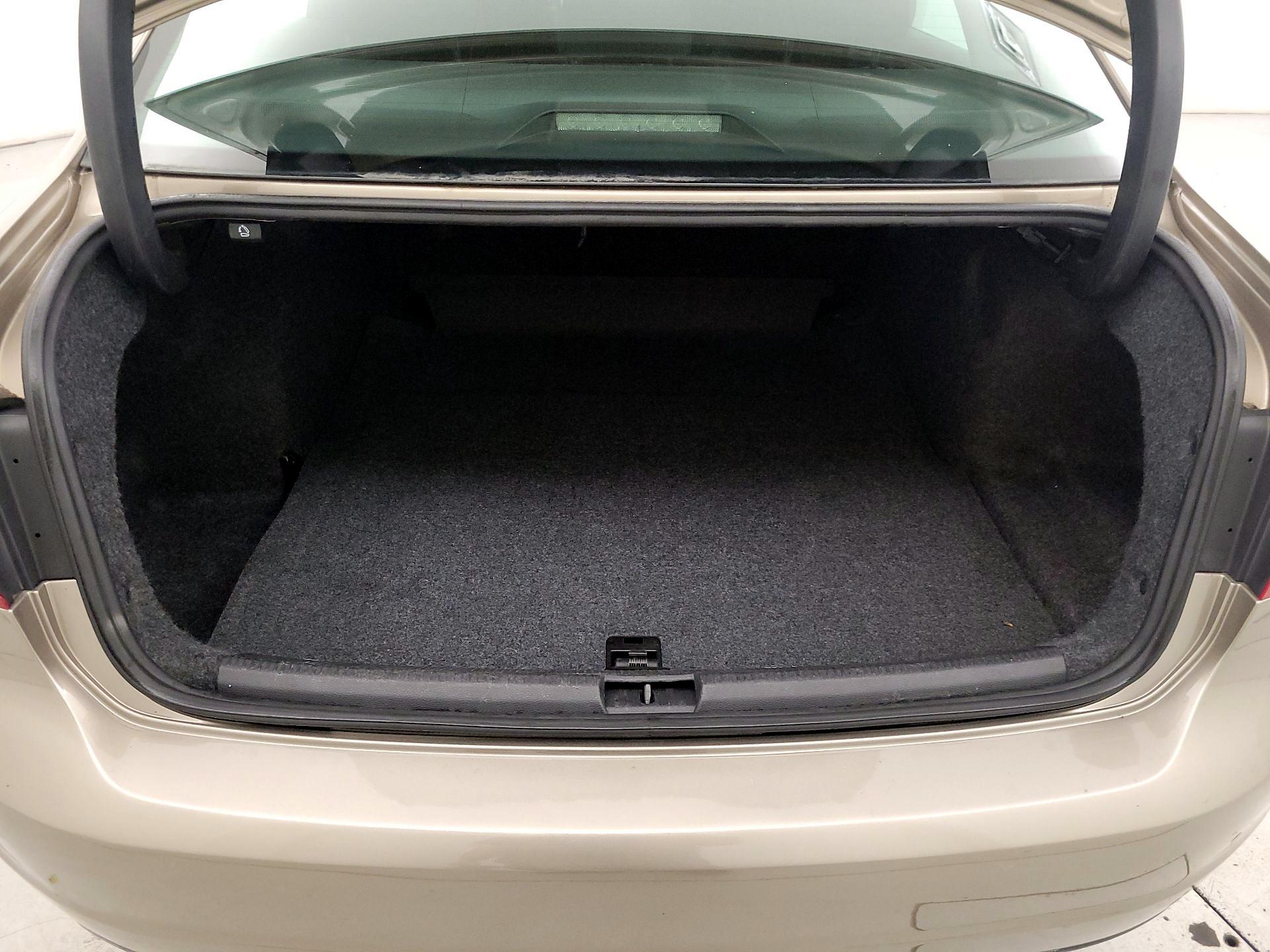 Thumbnail: 2015 Volkswagen Passat - 19