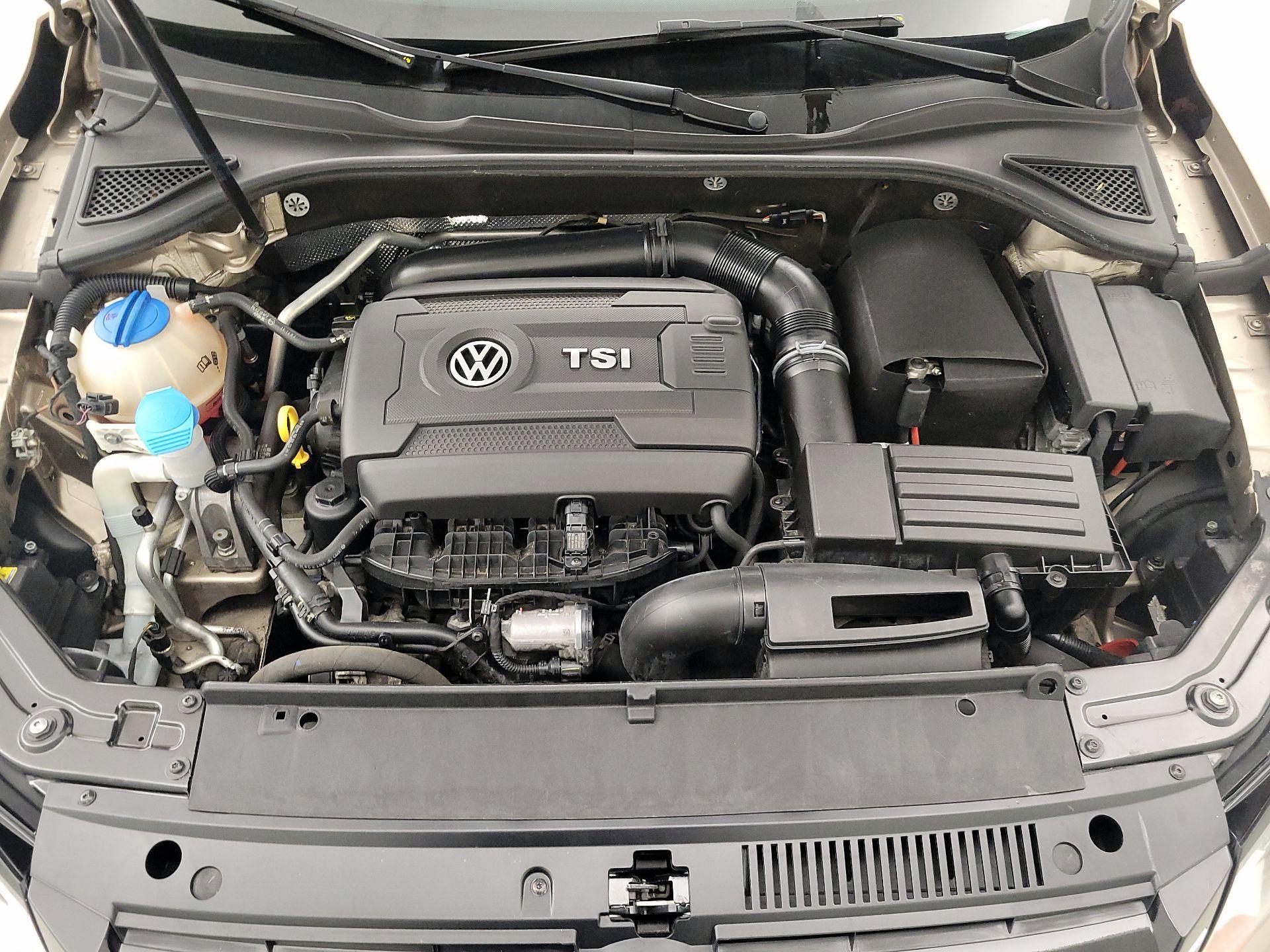 Thumbnail: 2015 Volkswagen Passat - 20