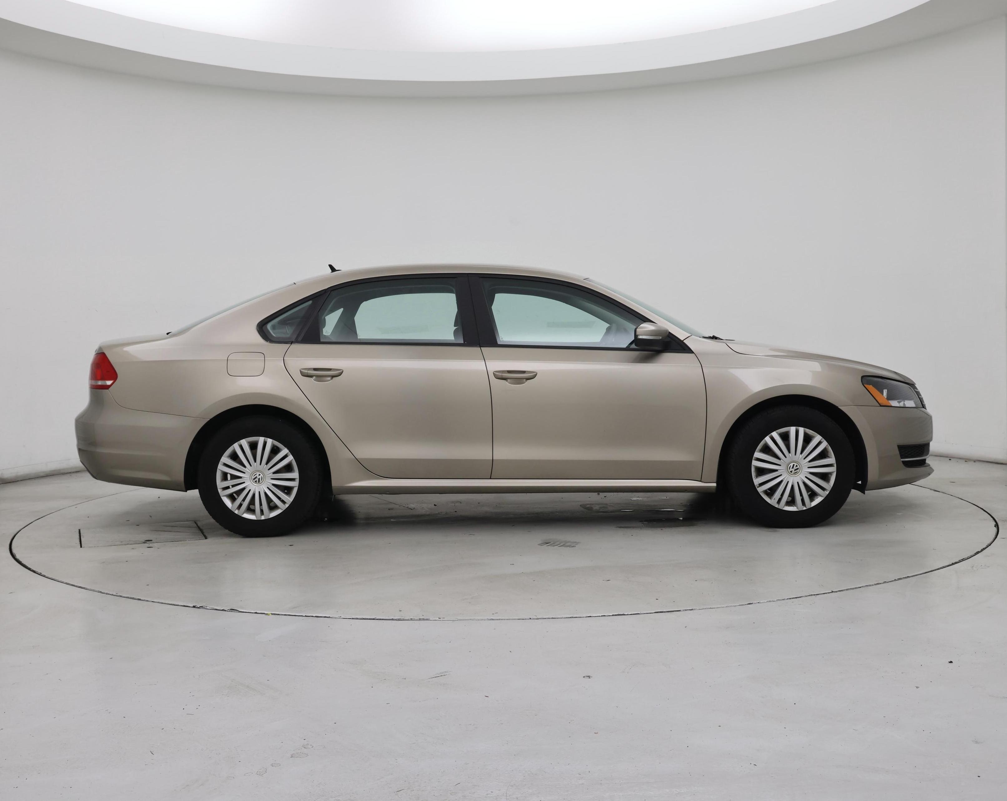 Thumbnail: 2015 Volkswagen Passat - 7