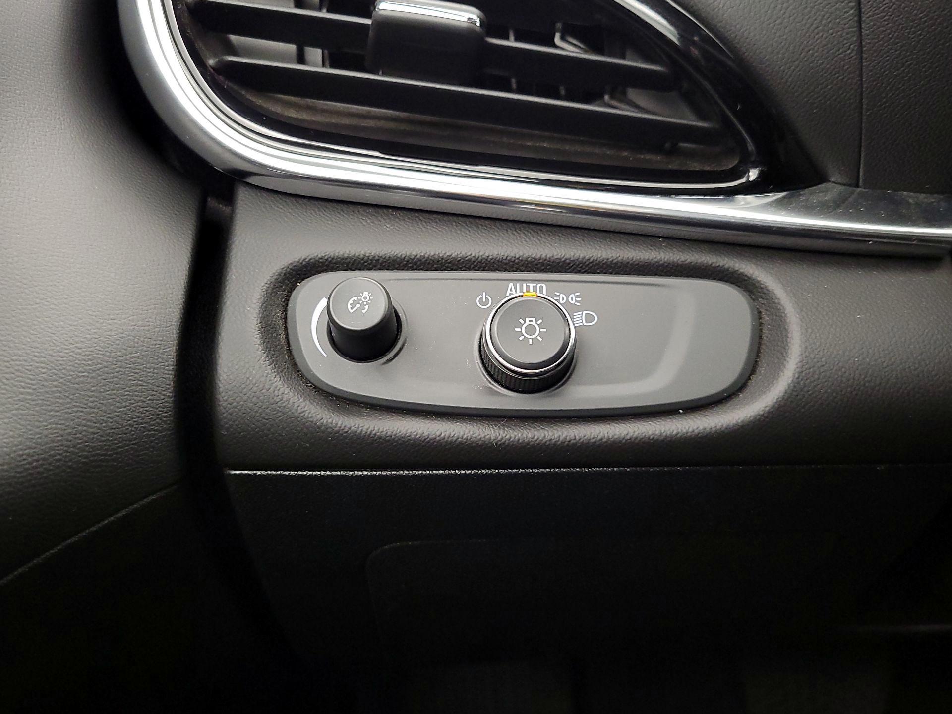 Thumbnail: 2018 Chevrolet Volt - 13