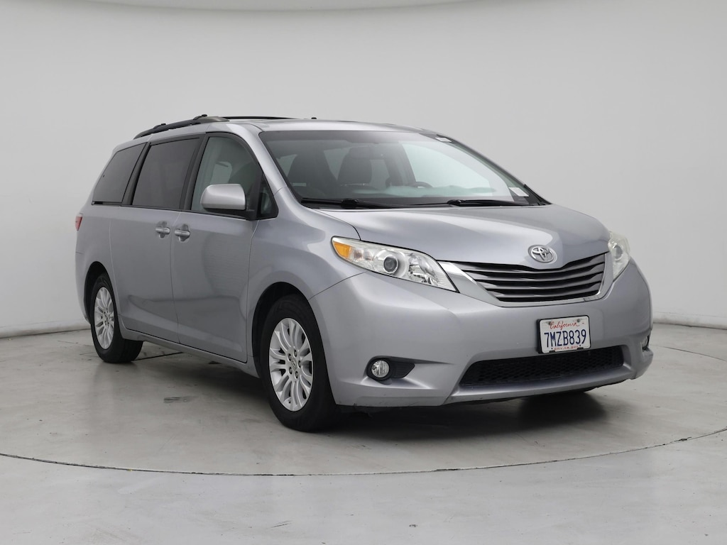 Toyota Sienna XLE 7-Passenger Auto Access Seat