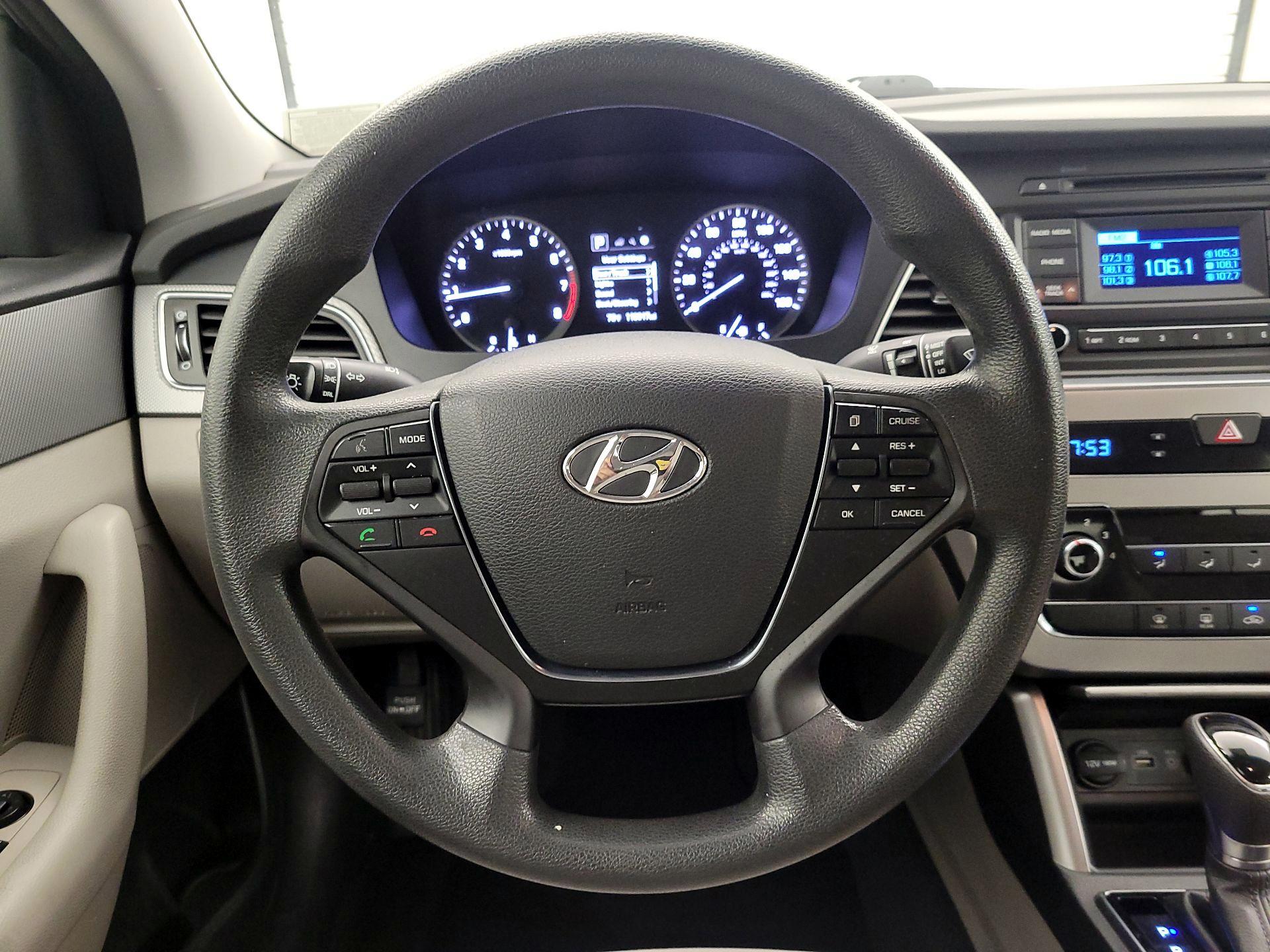 Thumbnail: 2015 Hyundai Sonata - 10