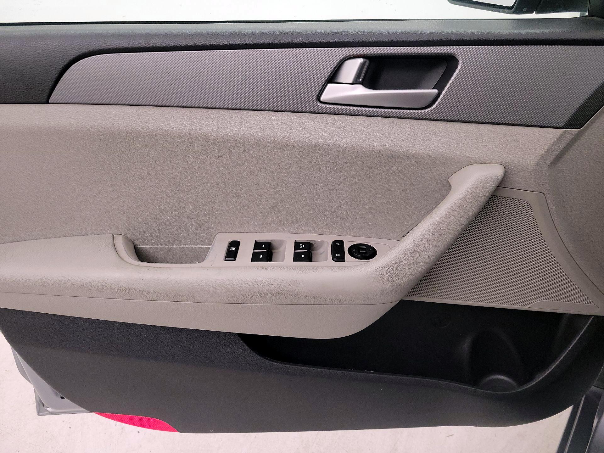 Thumbnail: 2015 Hyundai Sonata - 12