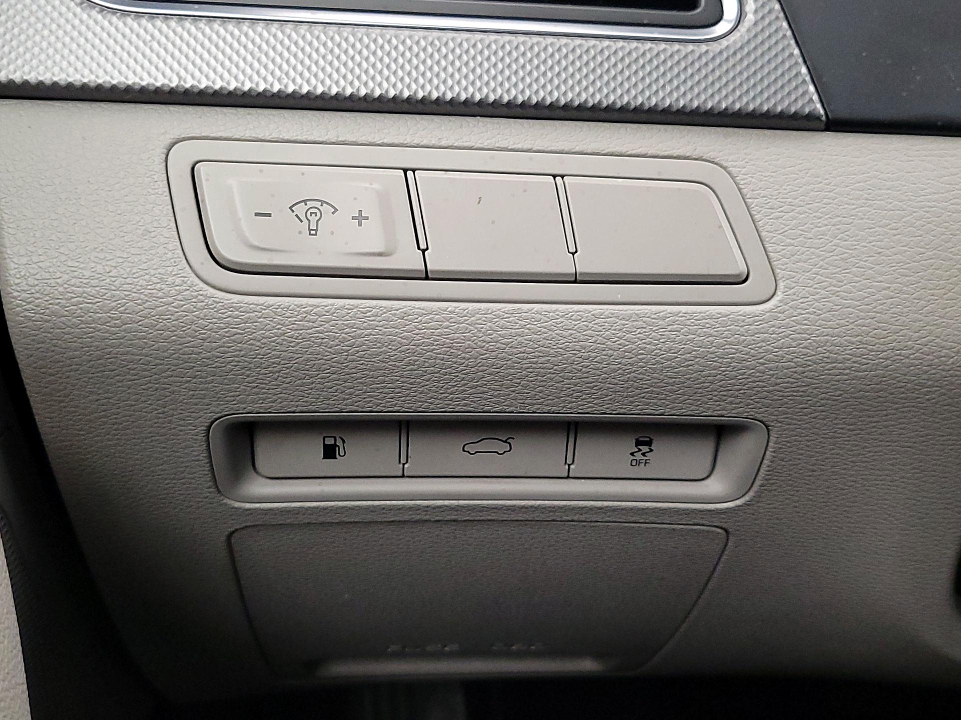 Thumbnail: 2015 Hyundai Sonata - 13