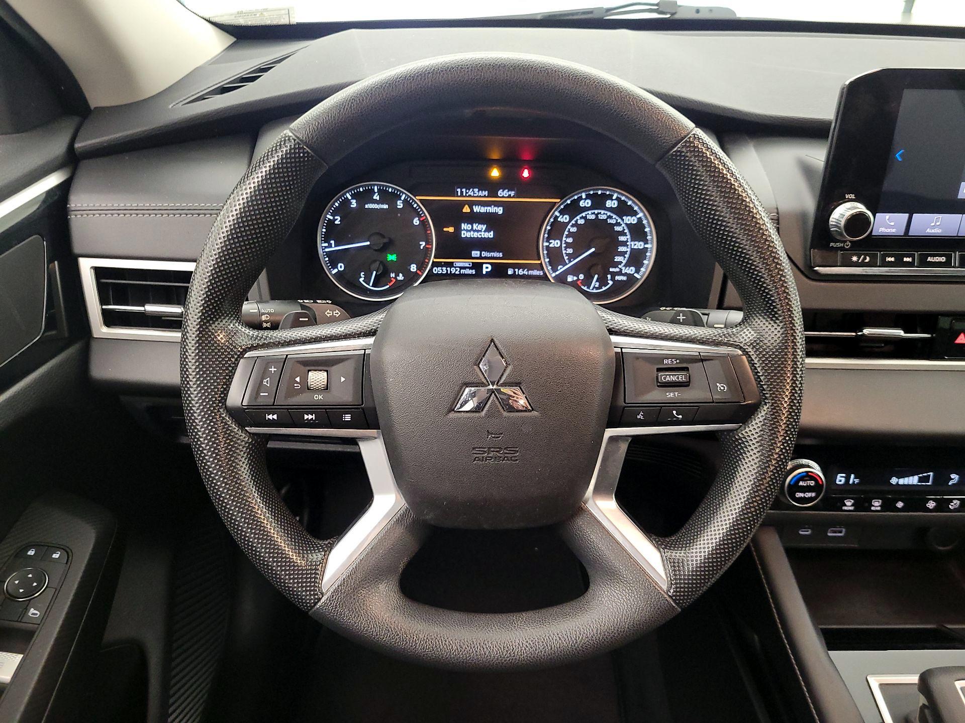 Thumbnail: 2022 Mitsubishi Outlander - 10