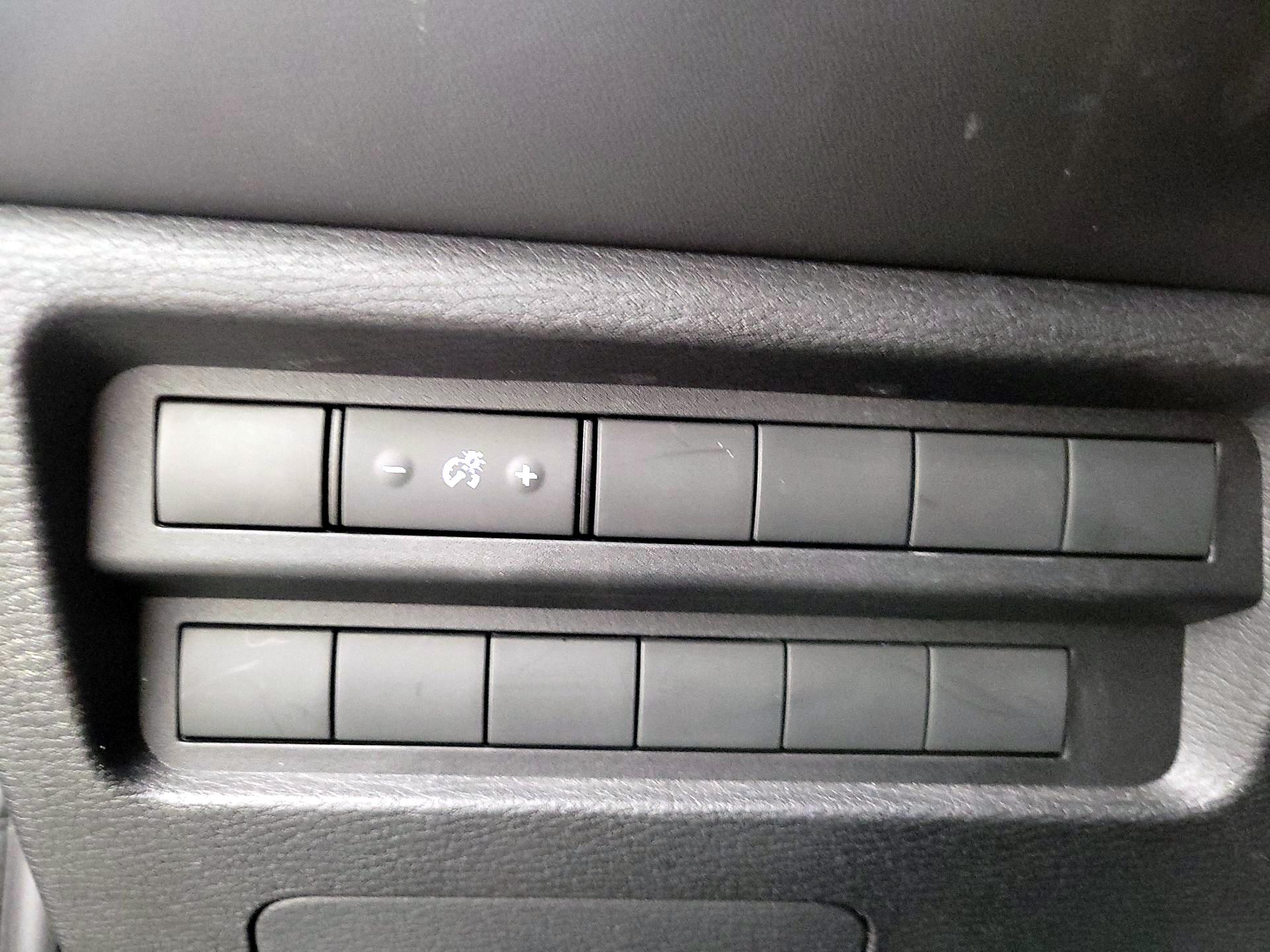 Thumbnail: 2022 Mitsubishi Outlander - 13