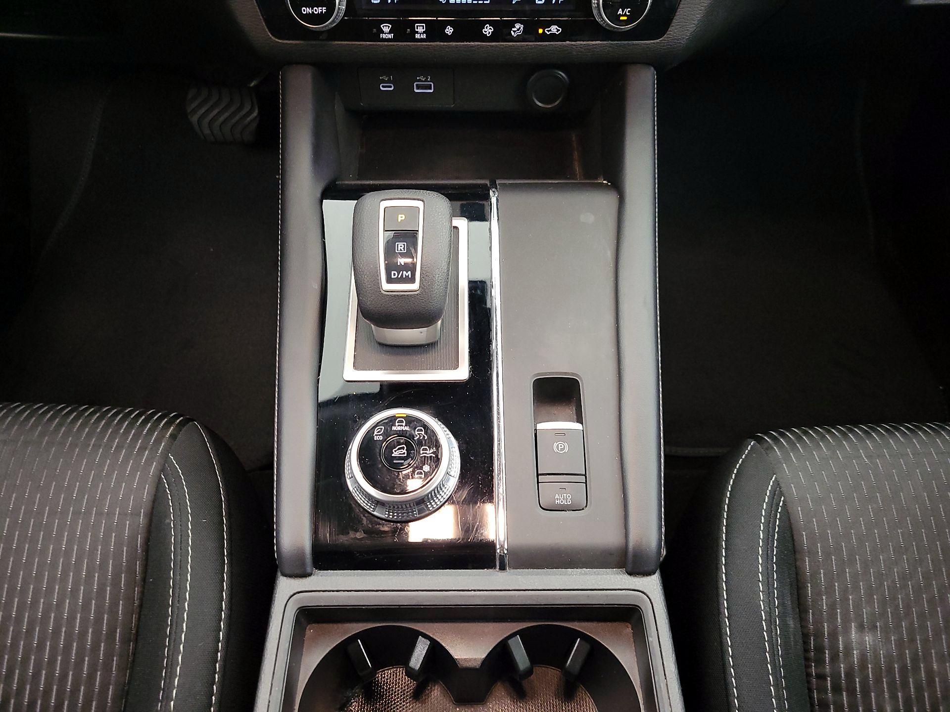 Thumbnail: 2022 Mitsubishi Outlander - 17