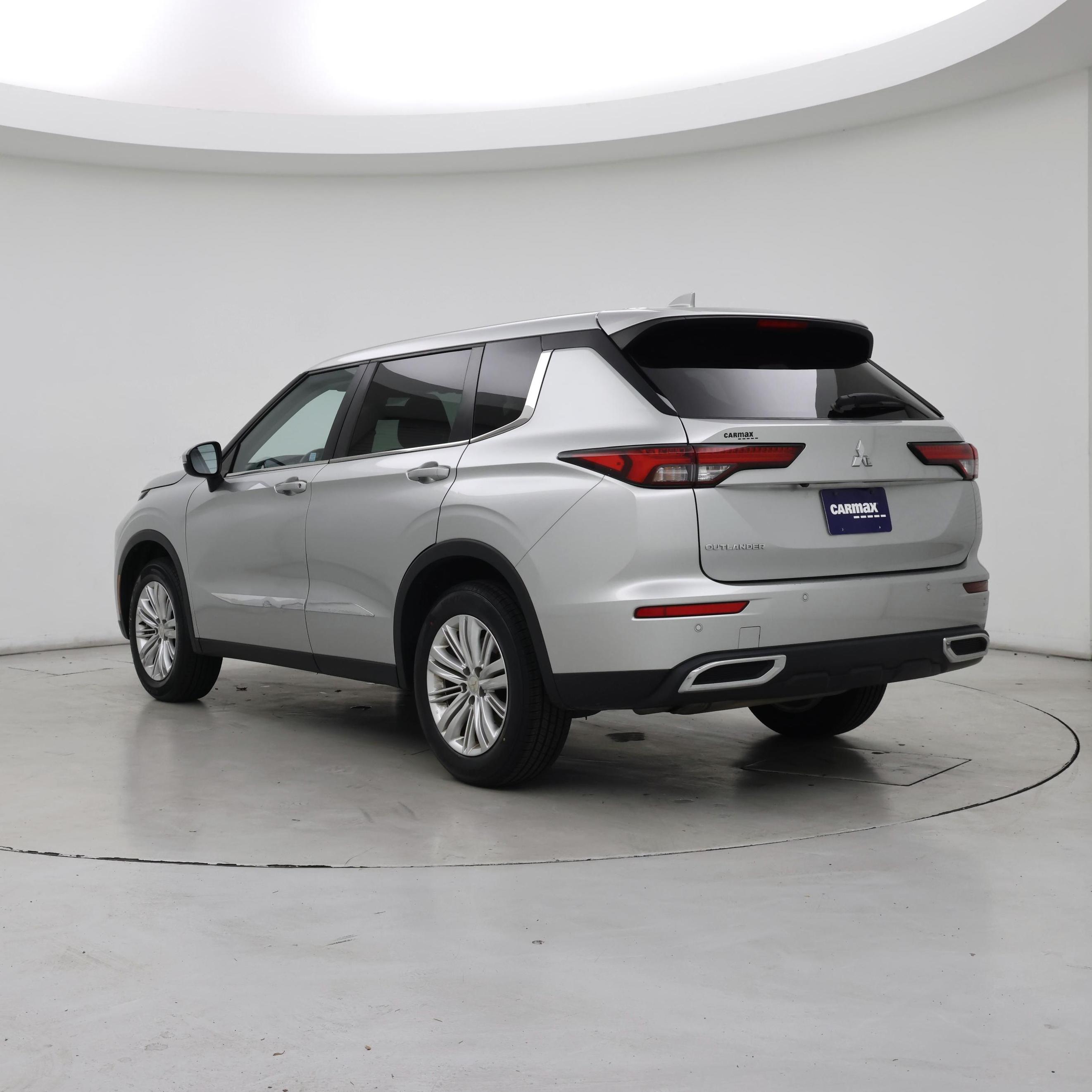 Thumbnail: 2022 Mitsubishi Outlander - 2