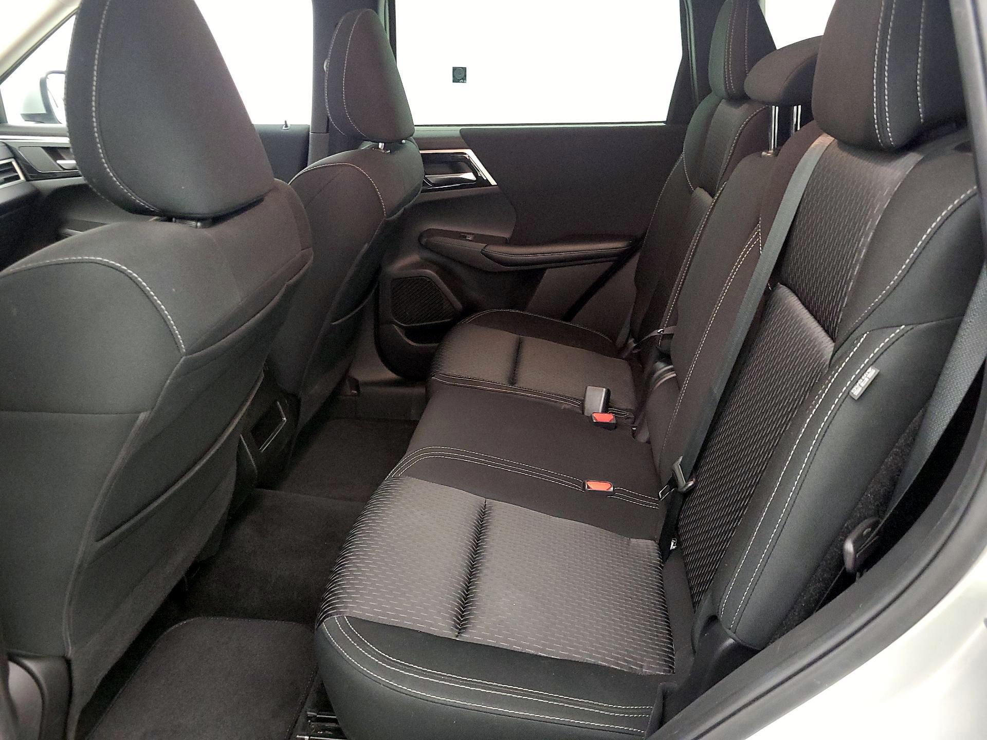 Thumbnail: 2022 Mitsubishi Outlander - 19