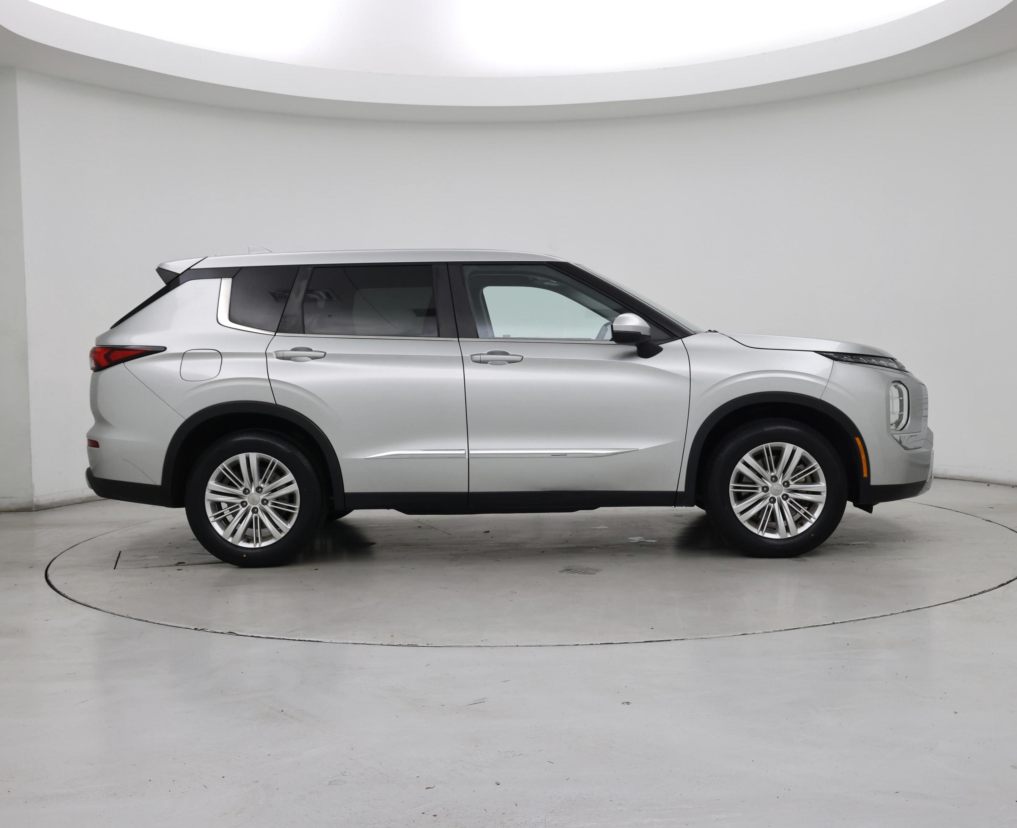 Thumbnail: 2022 Mitsubishi Outlander - 7