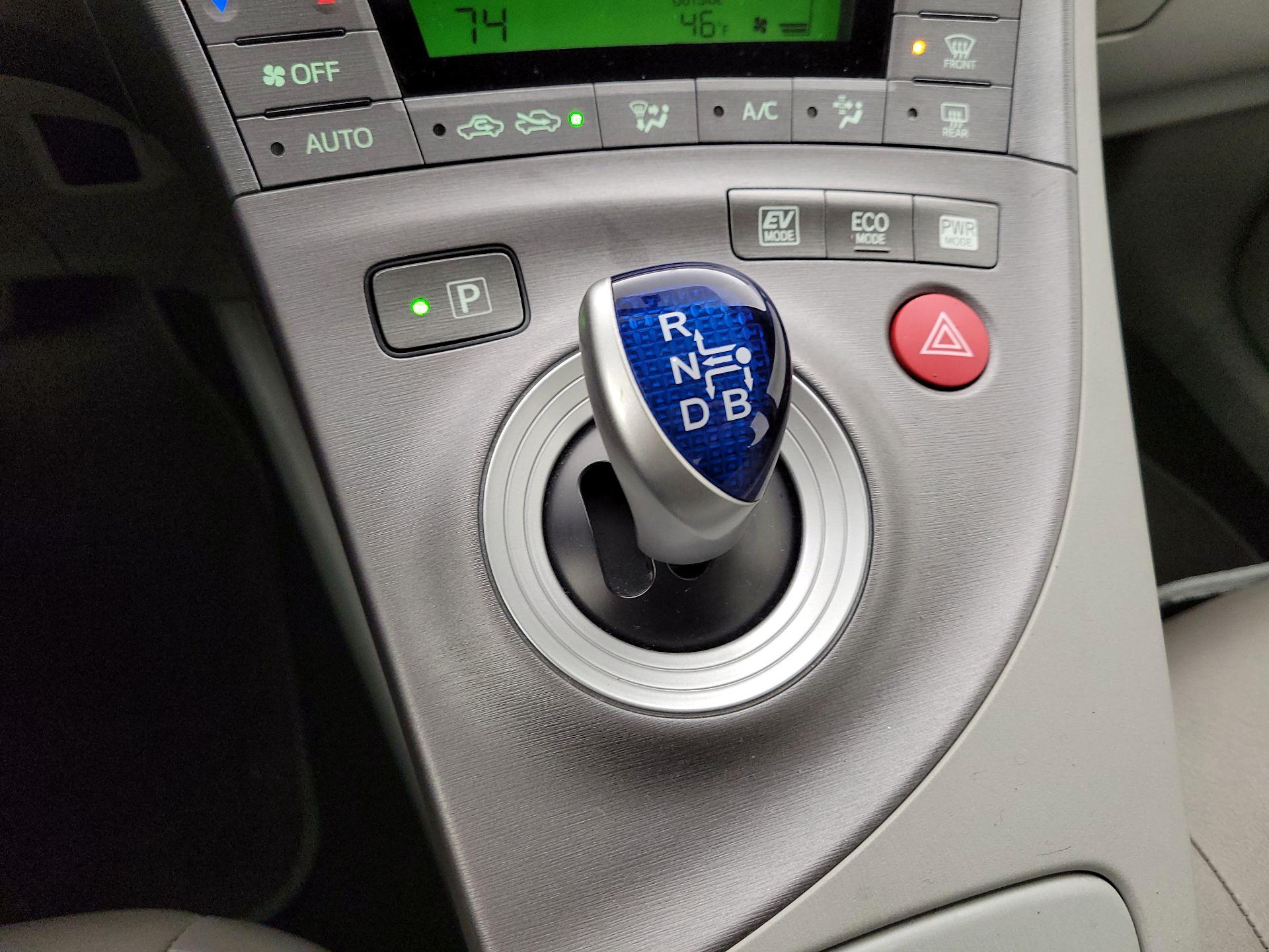 Thumbnail: 2015 Toyota Prius - 17