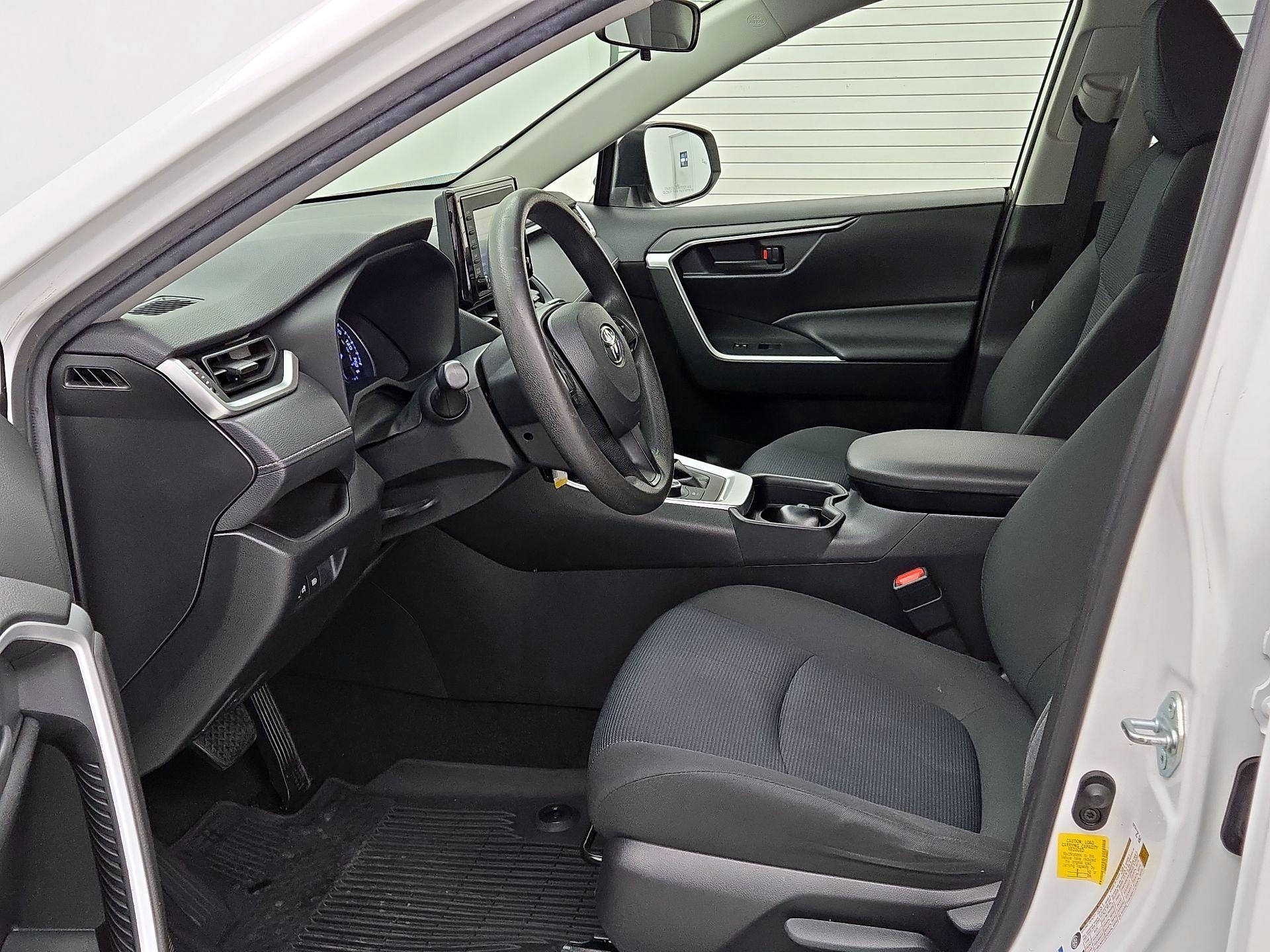 Thumbnail: 2020 Toyota RAV4 - 11