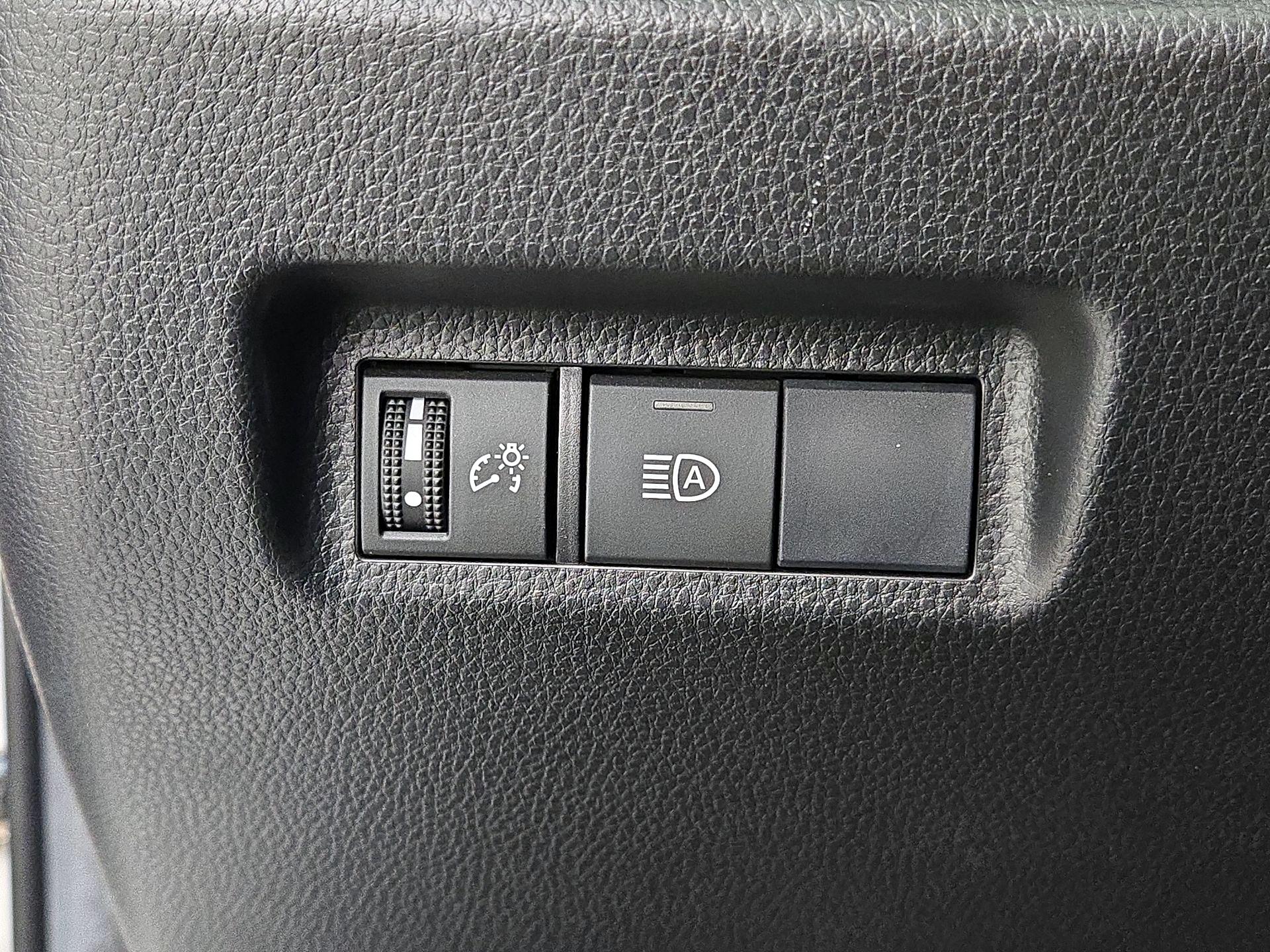 Thumbnail: 2020 Toyota RAV4 - 13