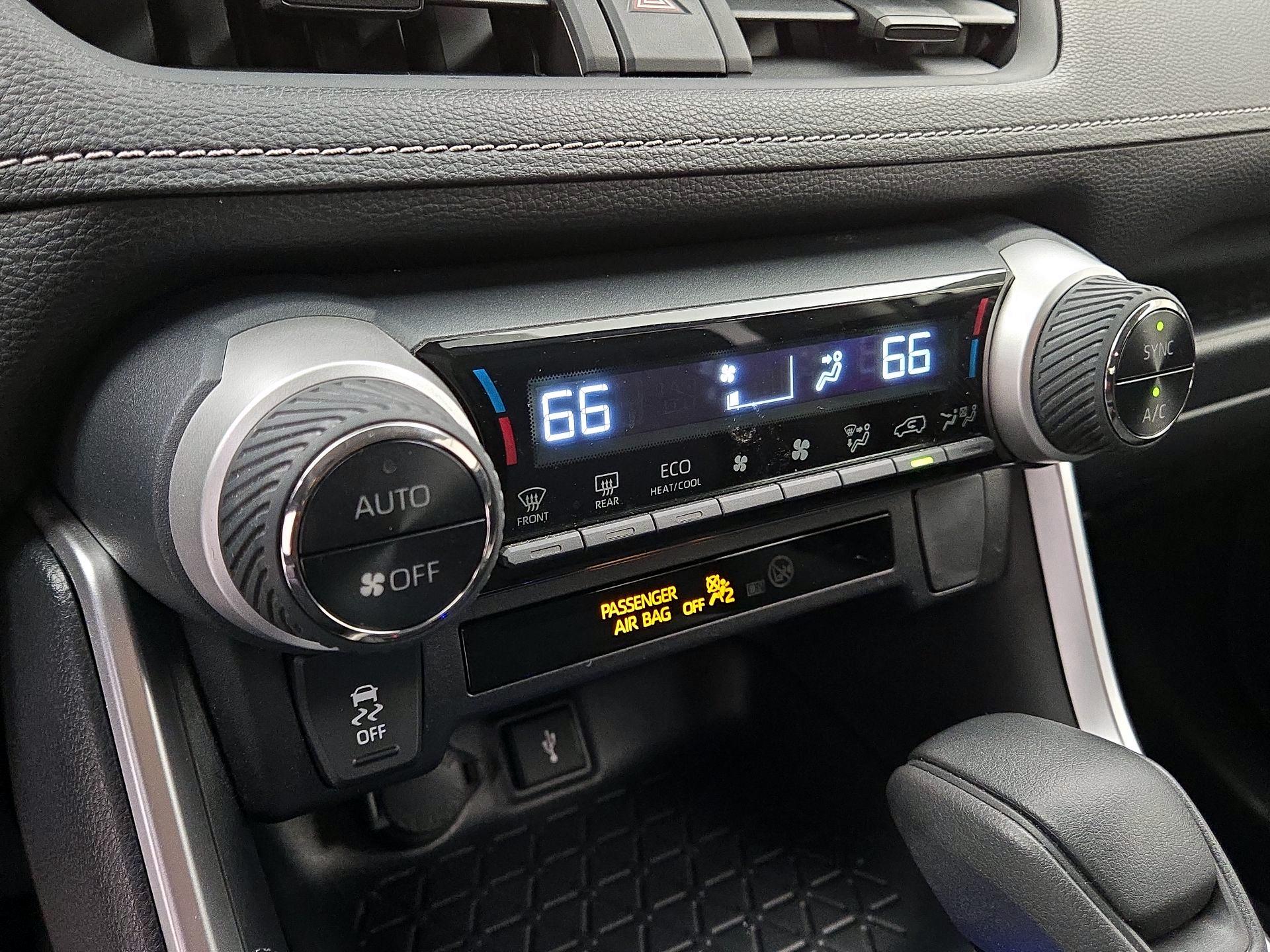 Thumbnail: 2020 Toyota RAV4 - 16