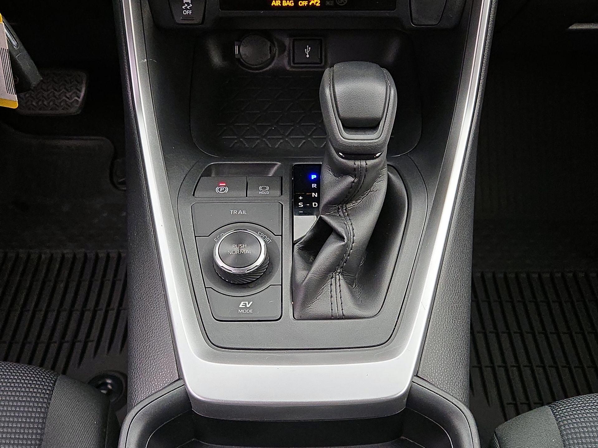 Thumbnail: 2020 Toyota RAV4 - 17