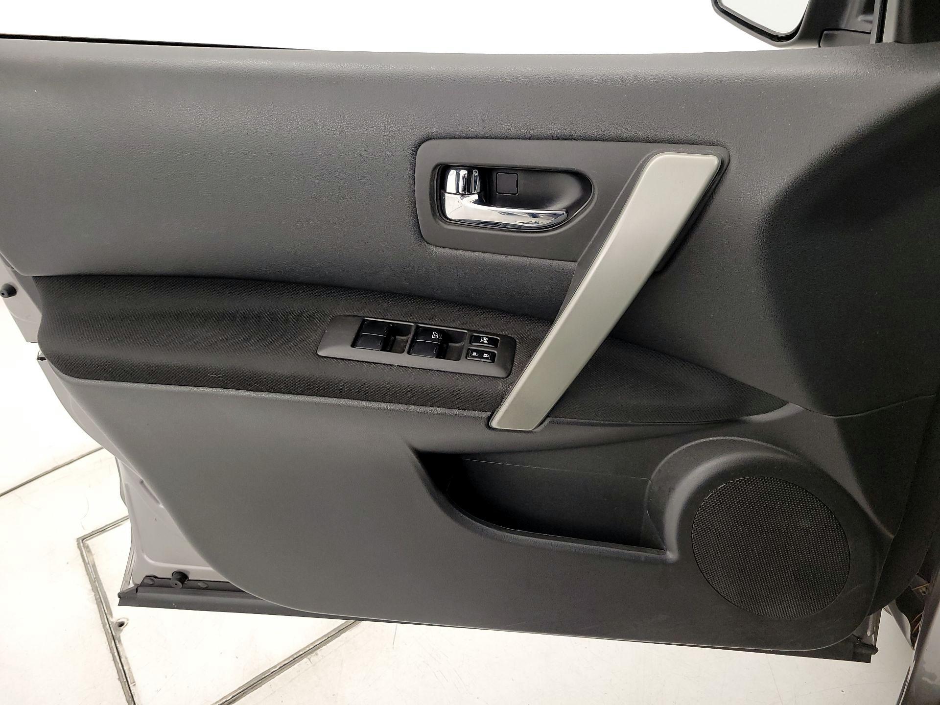 Thumbnail: 2015 Nissan Rogue - 12