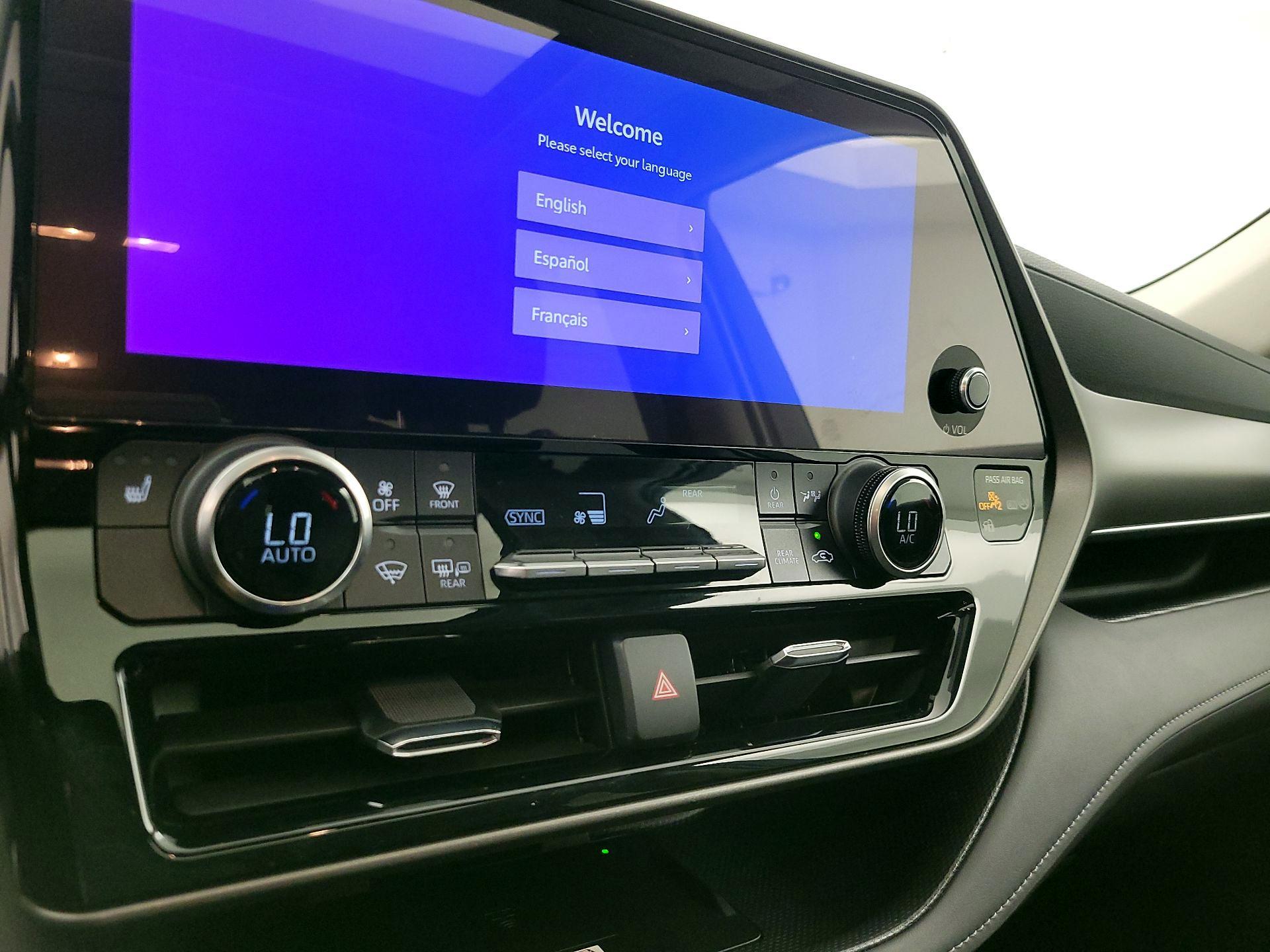 Thumbnail: 2024 Toyota Highlander - 16