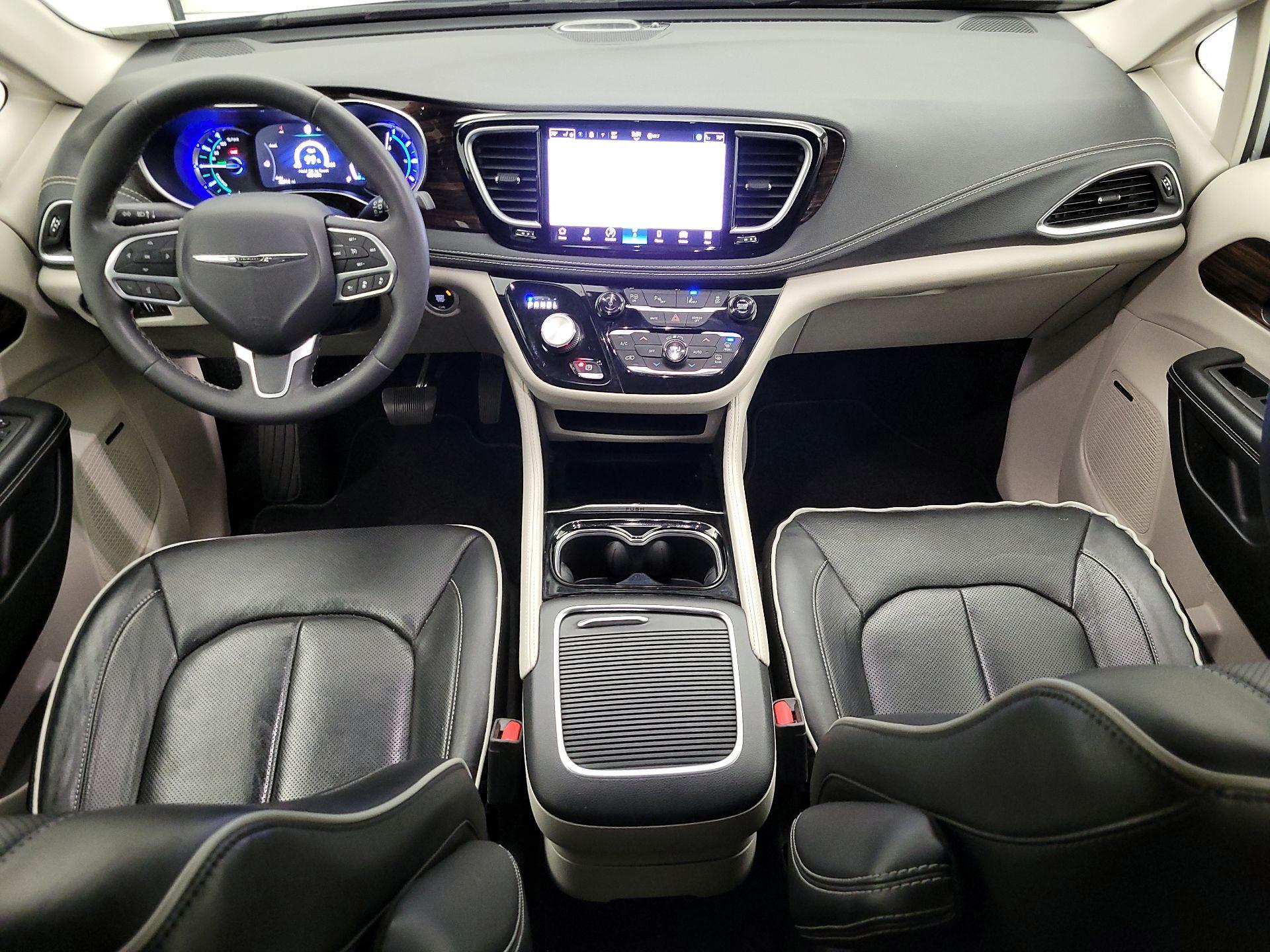 Thumbnail: 2022 Chrysler Pacifica - 9