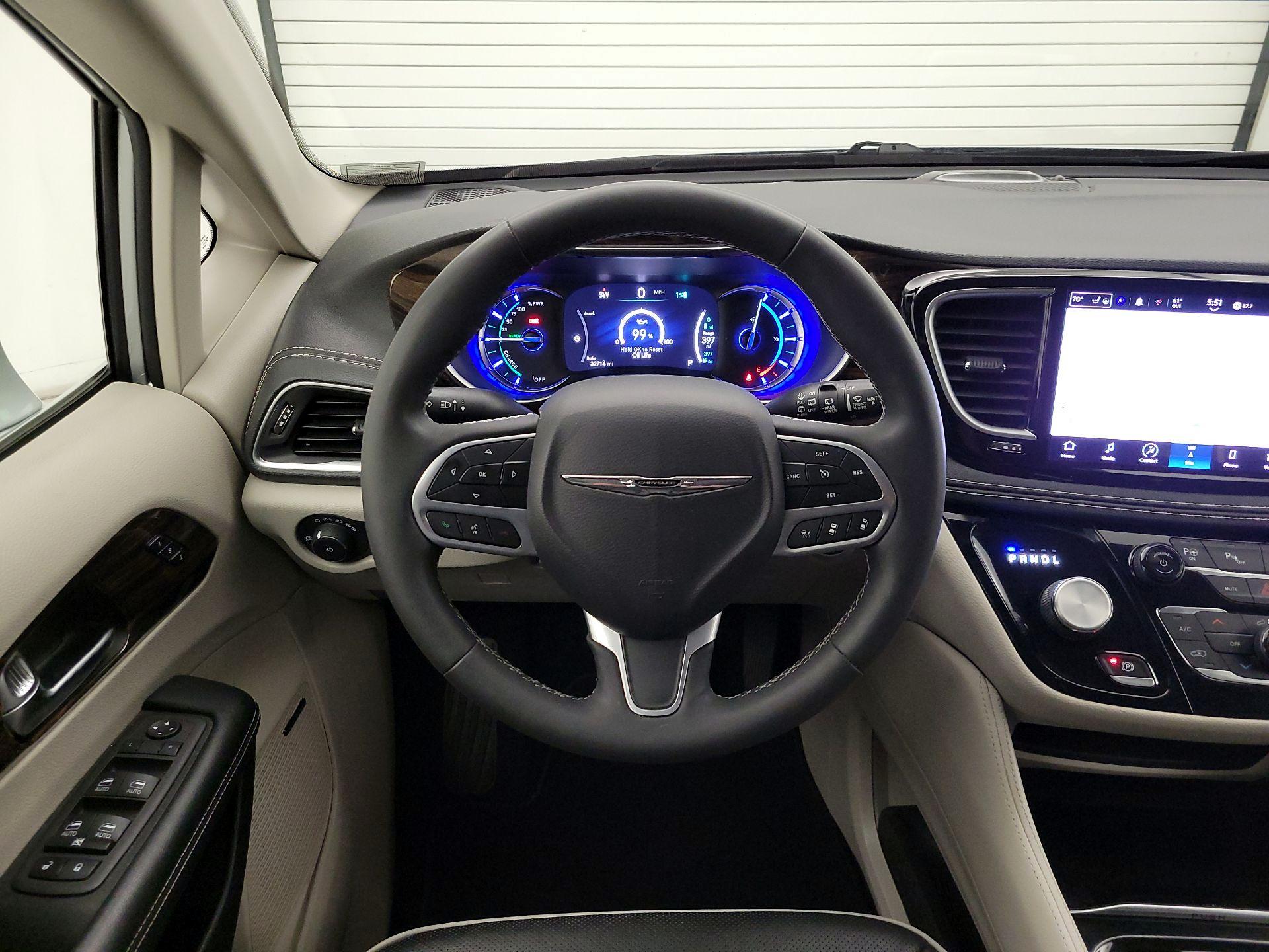 Thumbnail: 2022 Chrysler Pacifica - 10