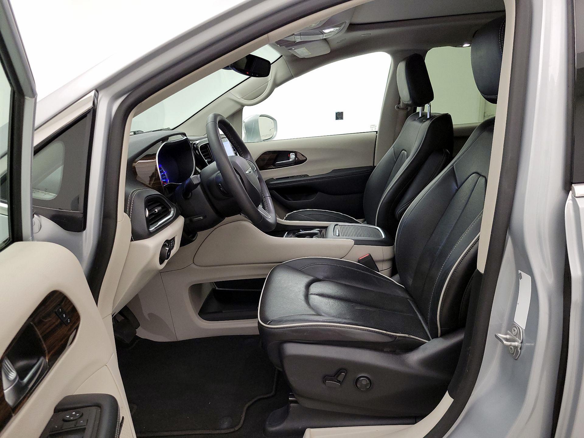 Thumbnail: 2022 Chrysler Pacifica - 11