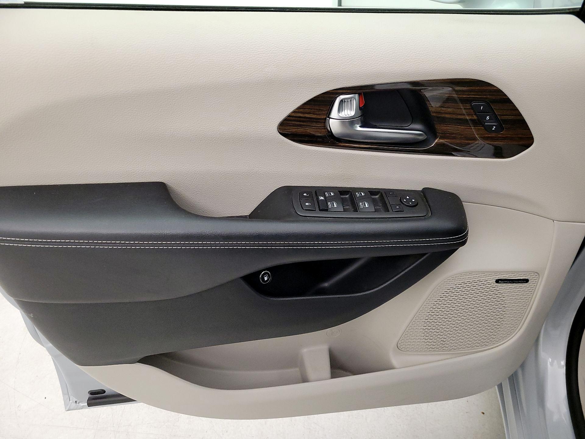 Thumbnail: 2022 Chrysler Pacifica - 12