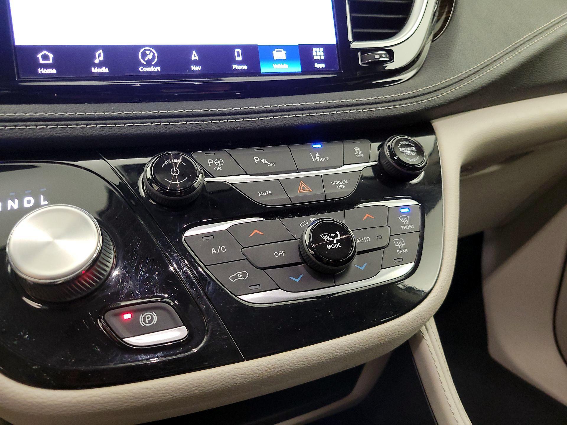 Thumbnail: 2022 Chrysler Pacifica - 17