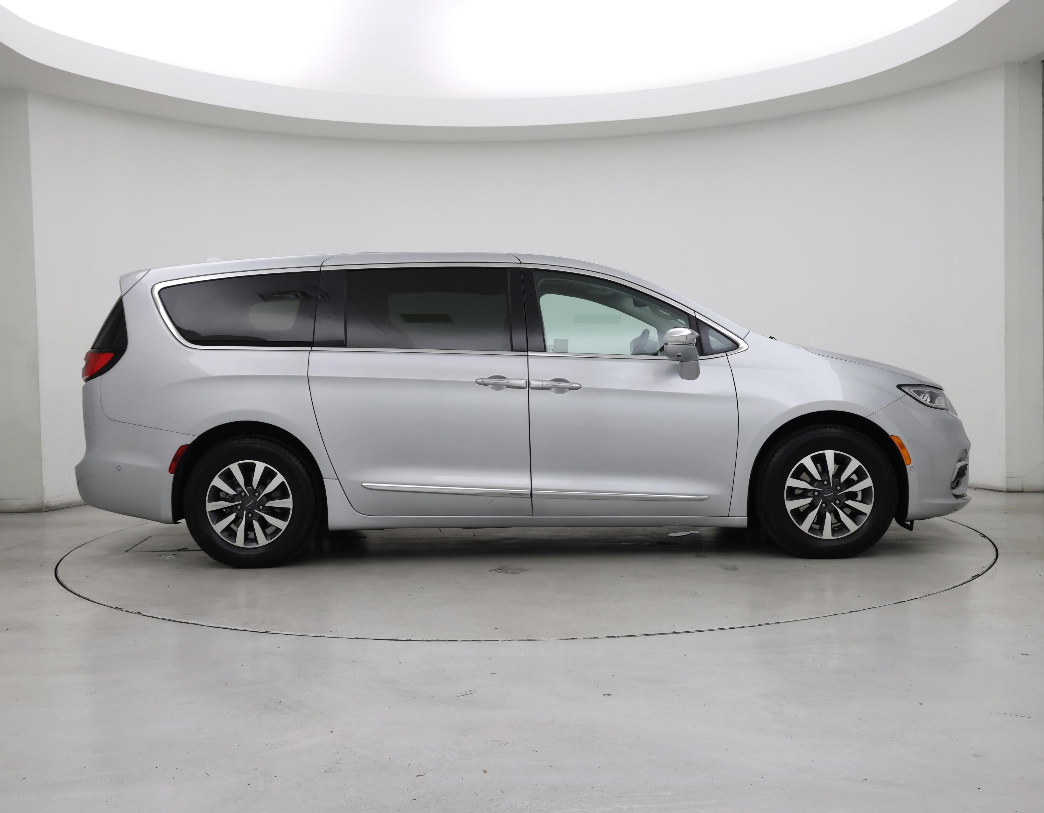 Thumbnail: 2022 Chrysler Pacifica - 7