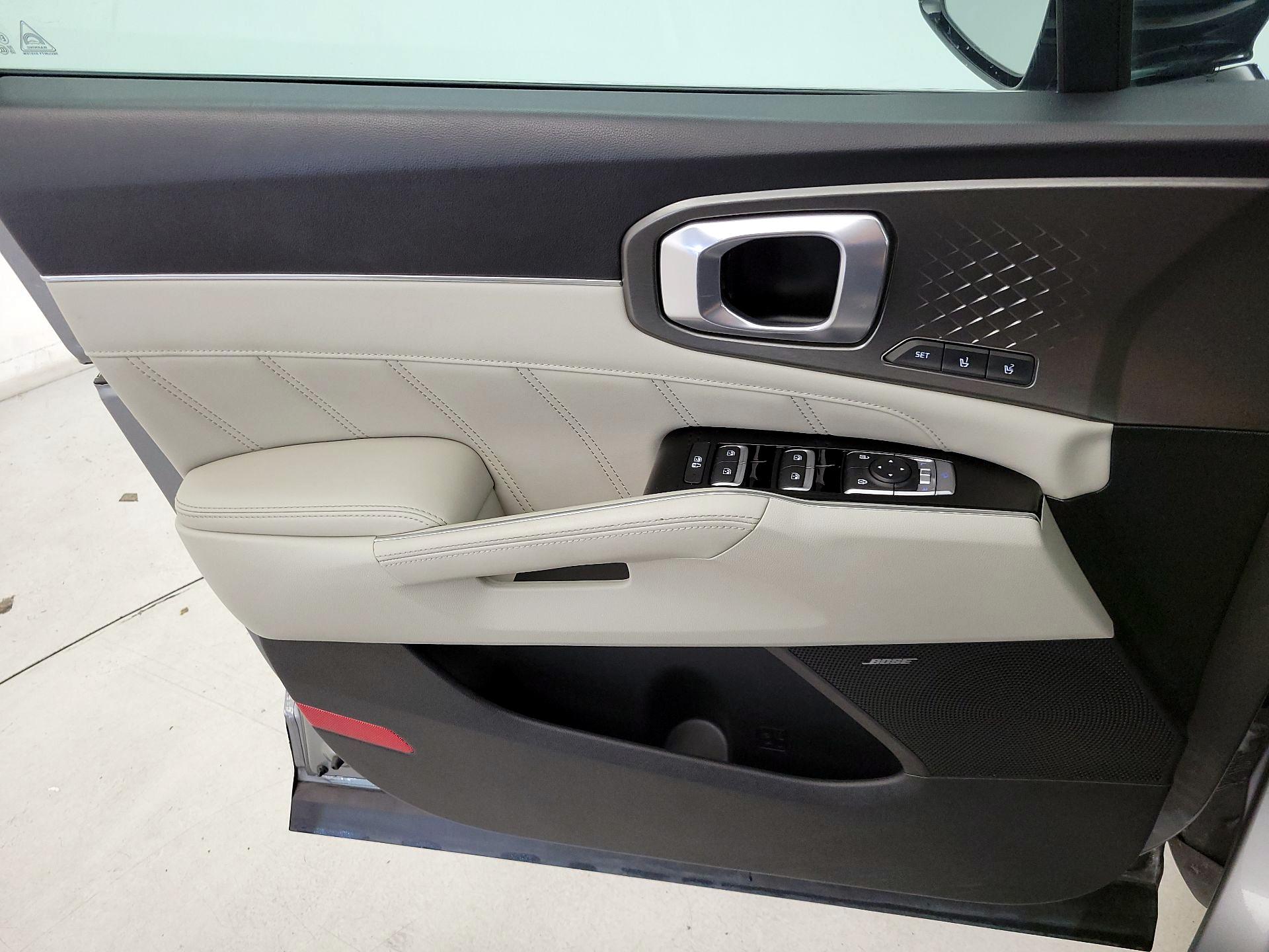 Thumbnail: 2023 Kia Sorento - 12