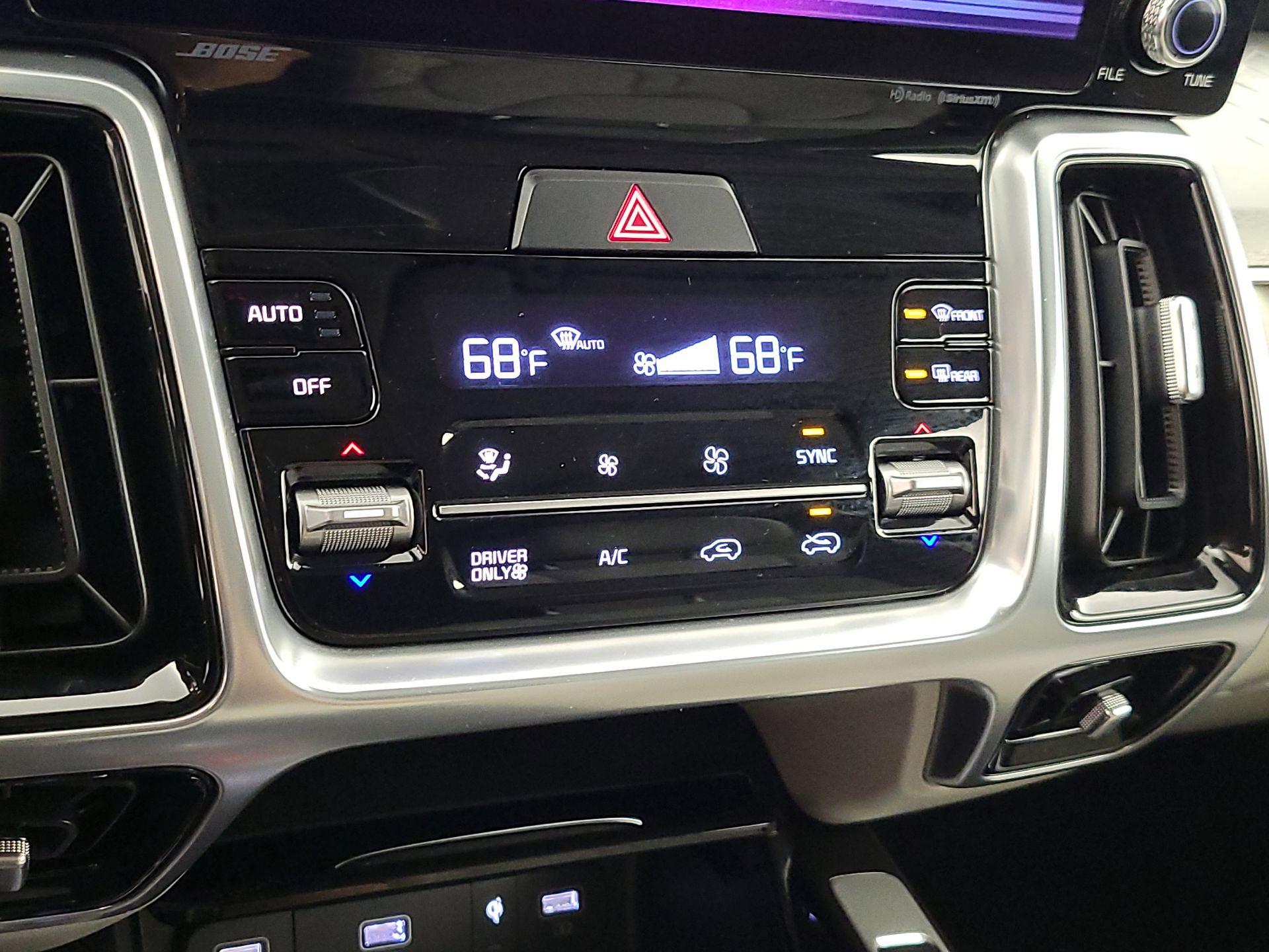 Thumbnail: 2023 Kia Sorento - 17